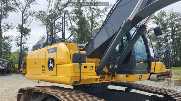 2022 John Deere 210G LC