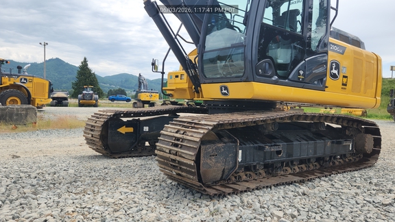 2022 John Deere 210G LC