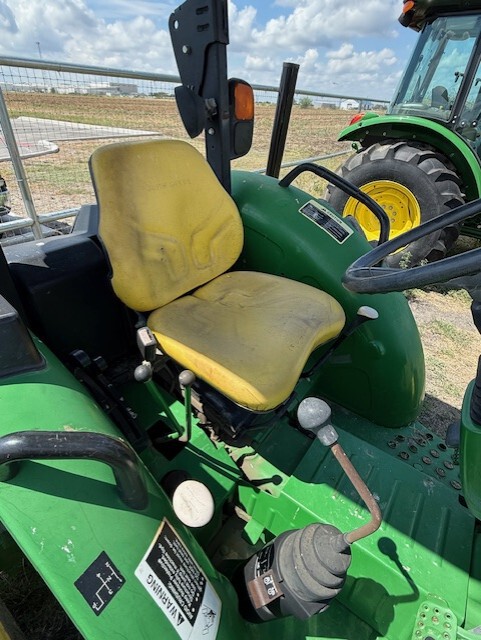 2016 John Deere 5065E Image 8