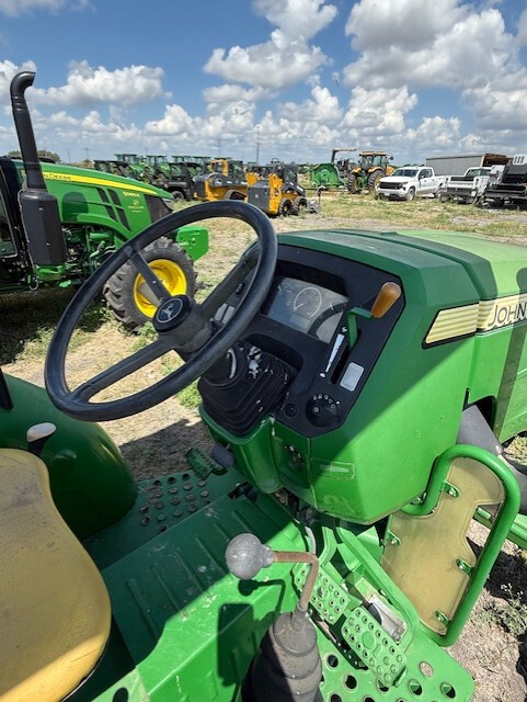 2016 John Deere 5065E Image 6