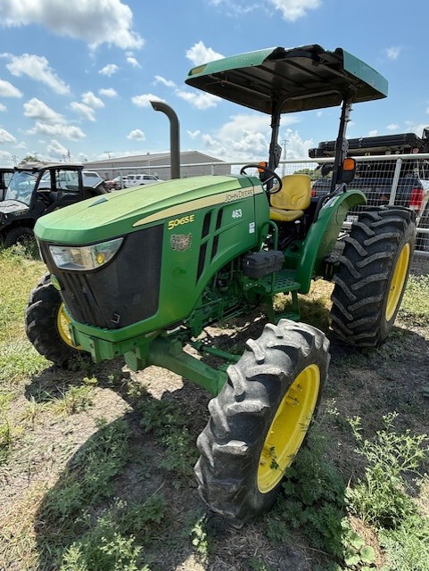 2016 John Deere 5065E Image 1