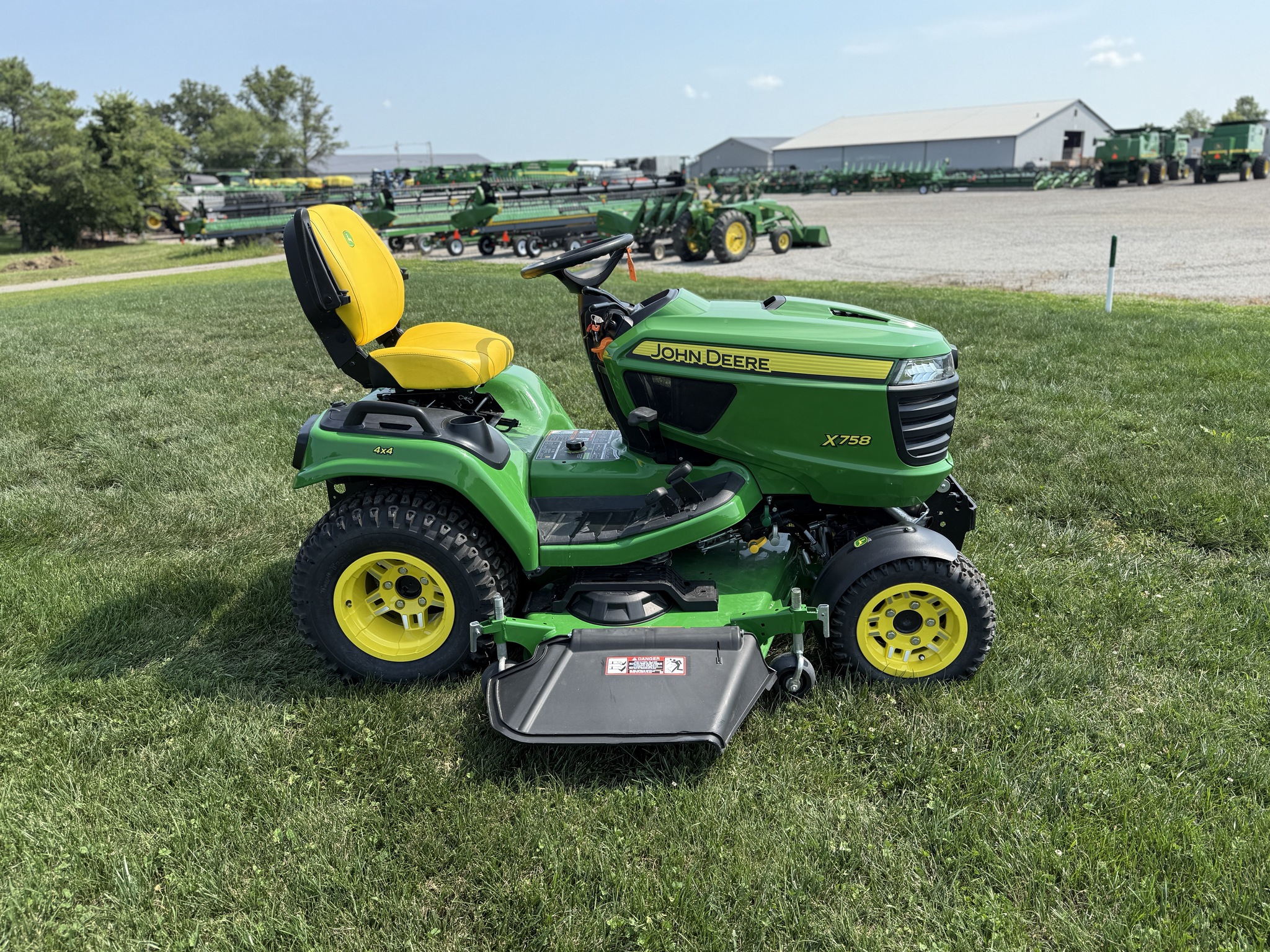 2024 John Deere X758 Image 9