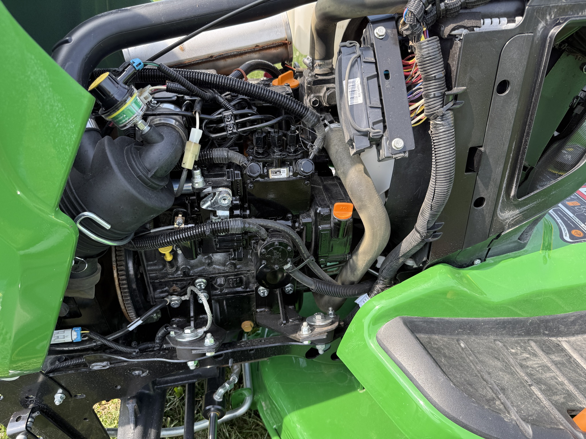 2024 John Deere X758 Image 13