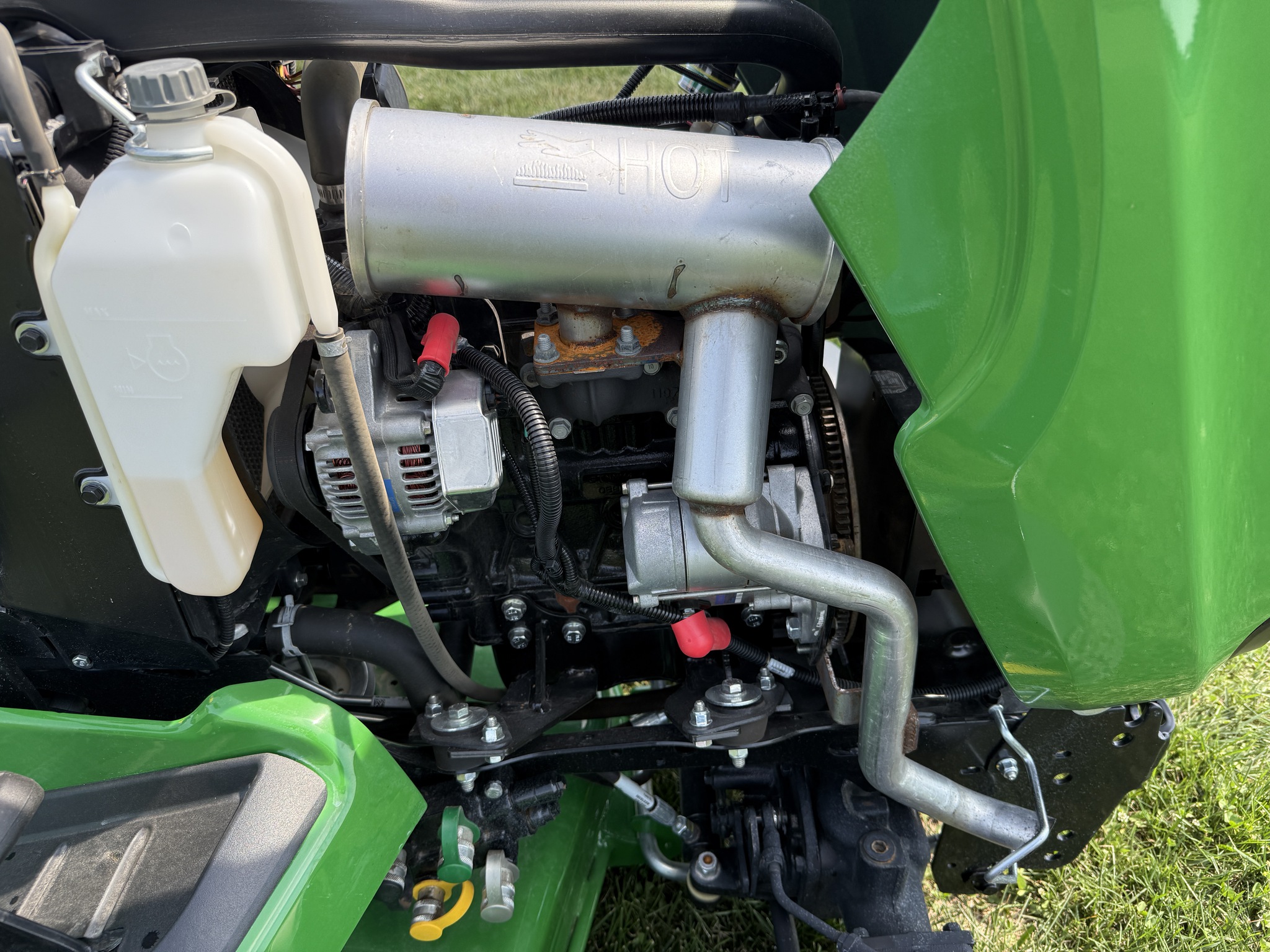 2024 John Deere X758 Image 14
