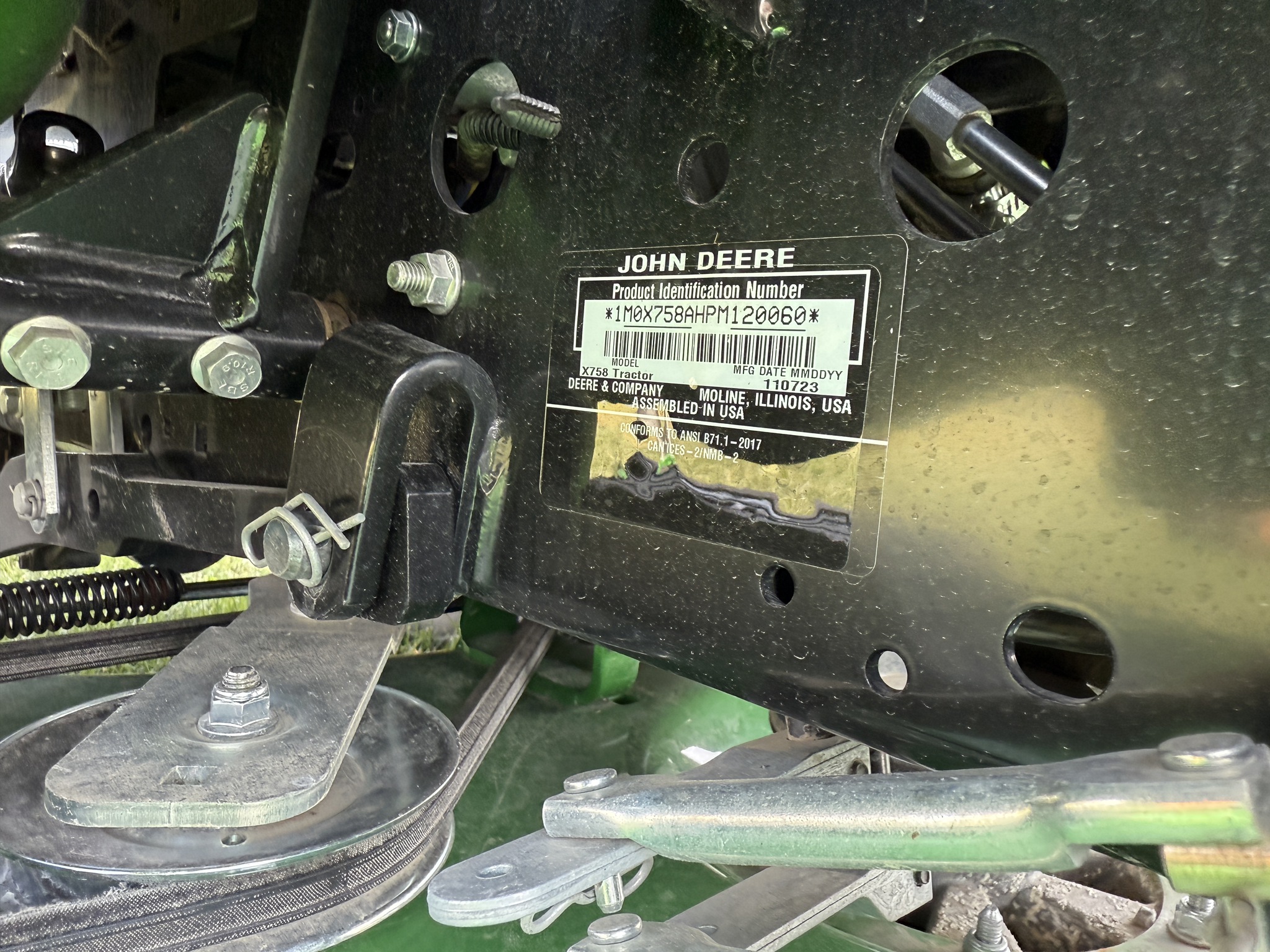 2024 John Deere X758 Image 17