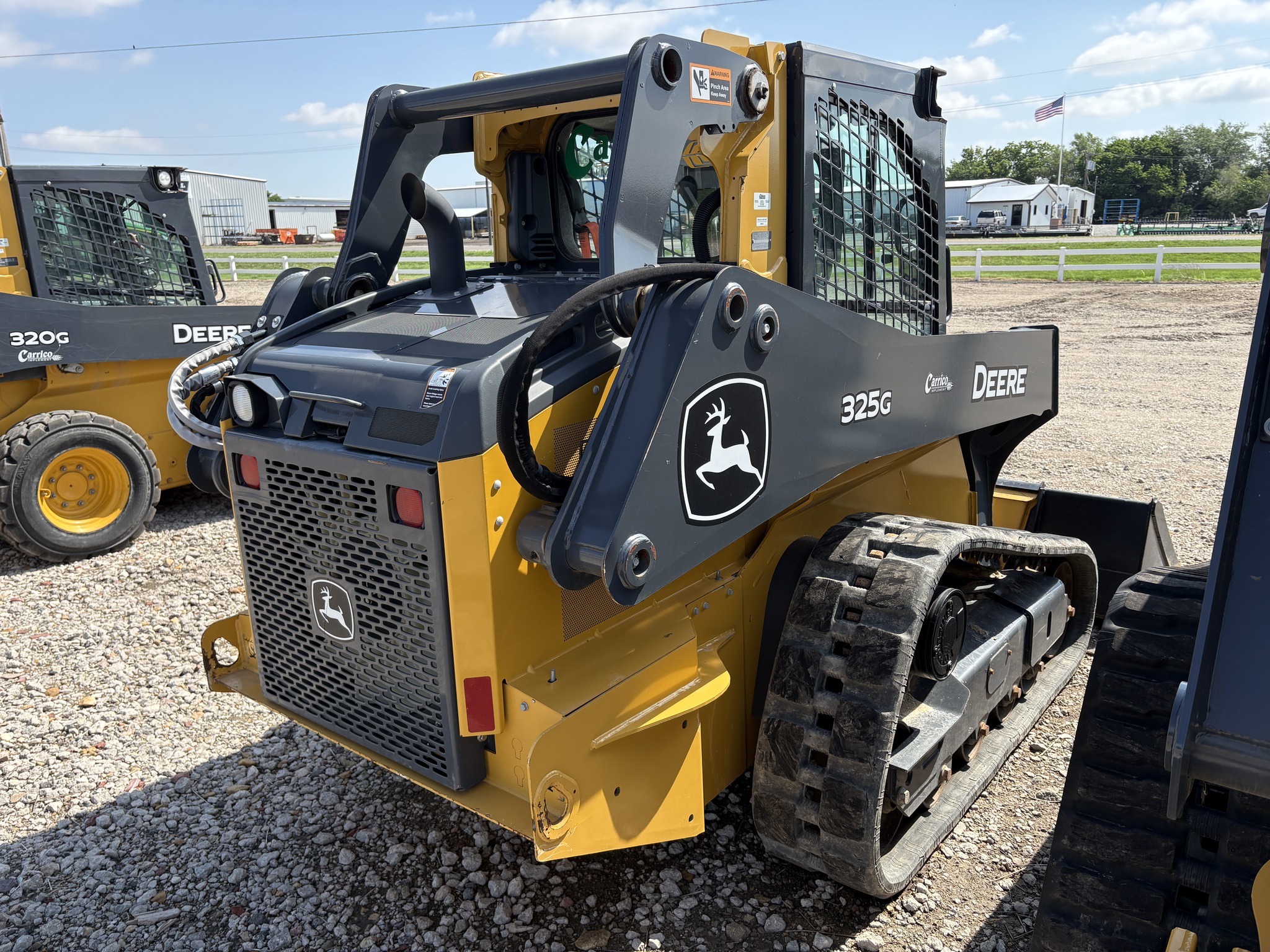 2020 John Deere 325G Image 3