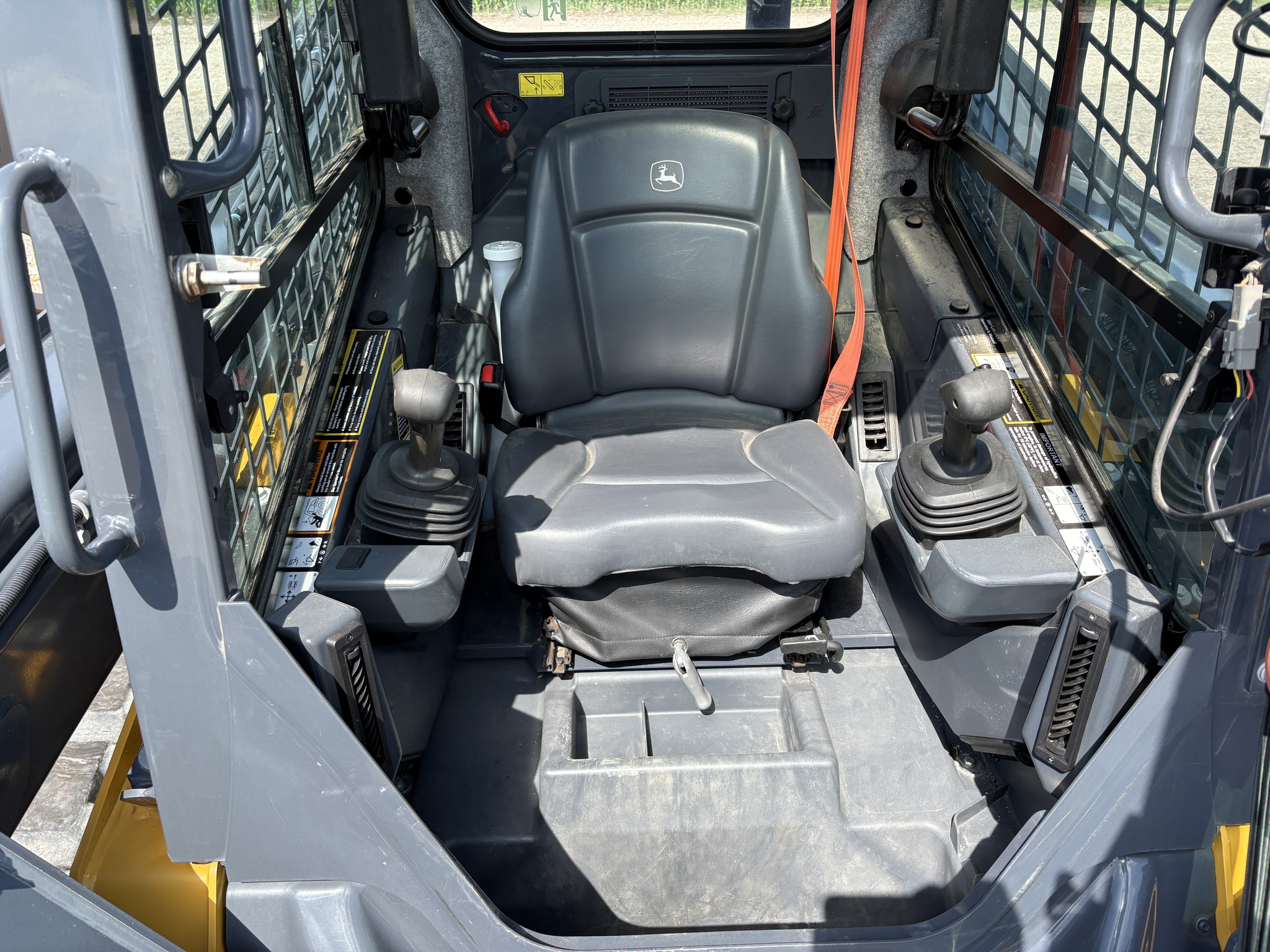 2020 John Deere 325G Image 7