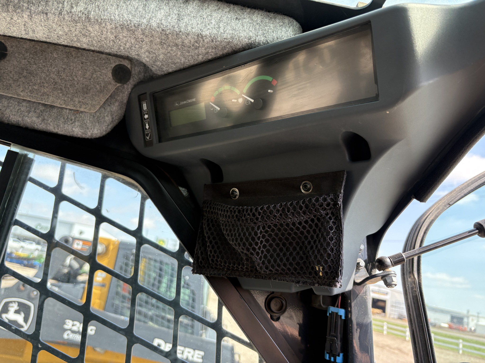 2020 John Deere 325G Image 9