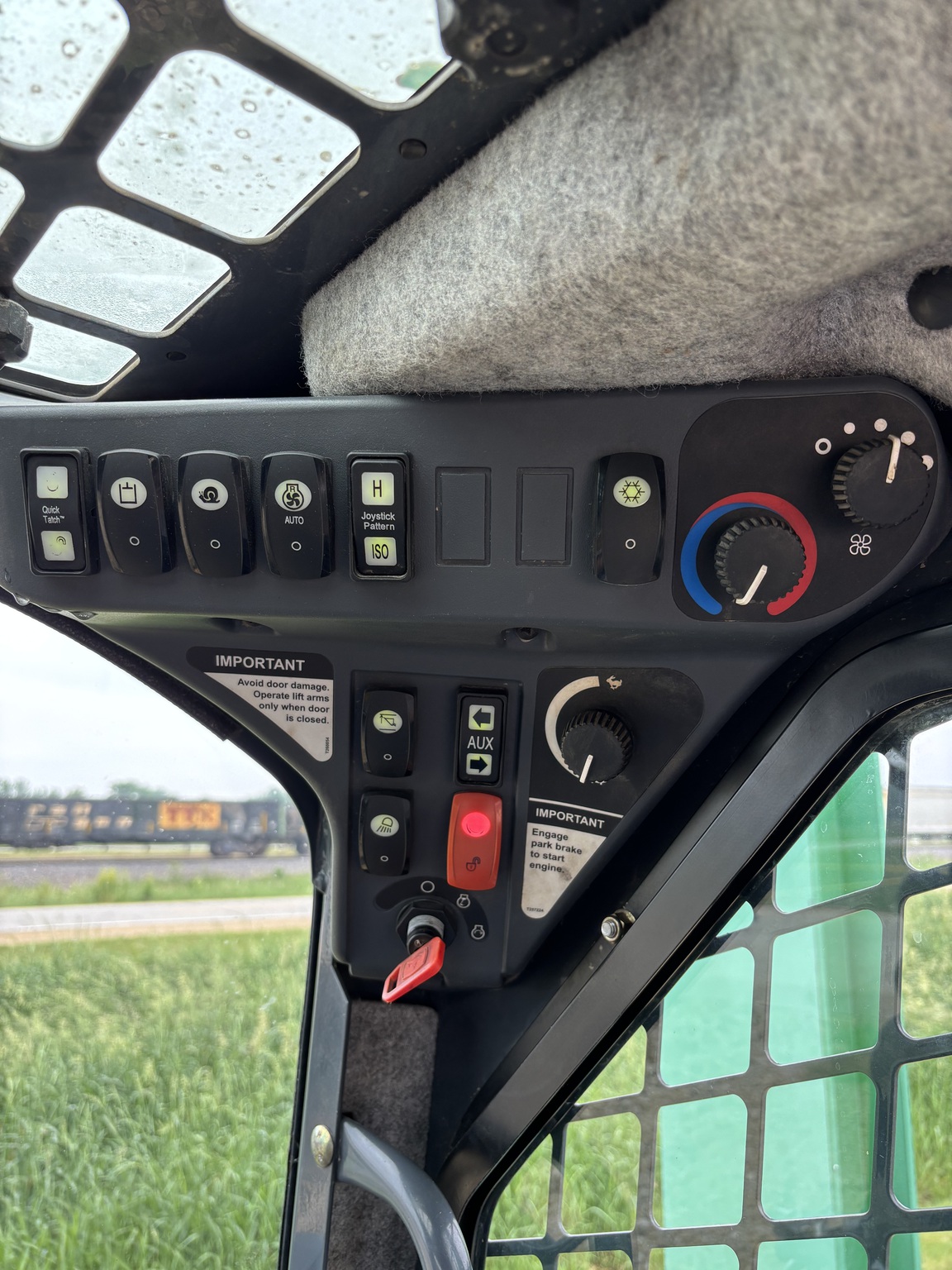 2012 John Deere 326D Image 7