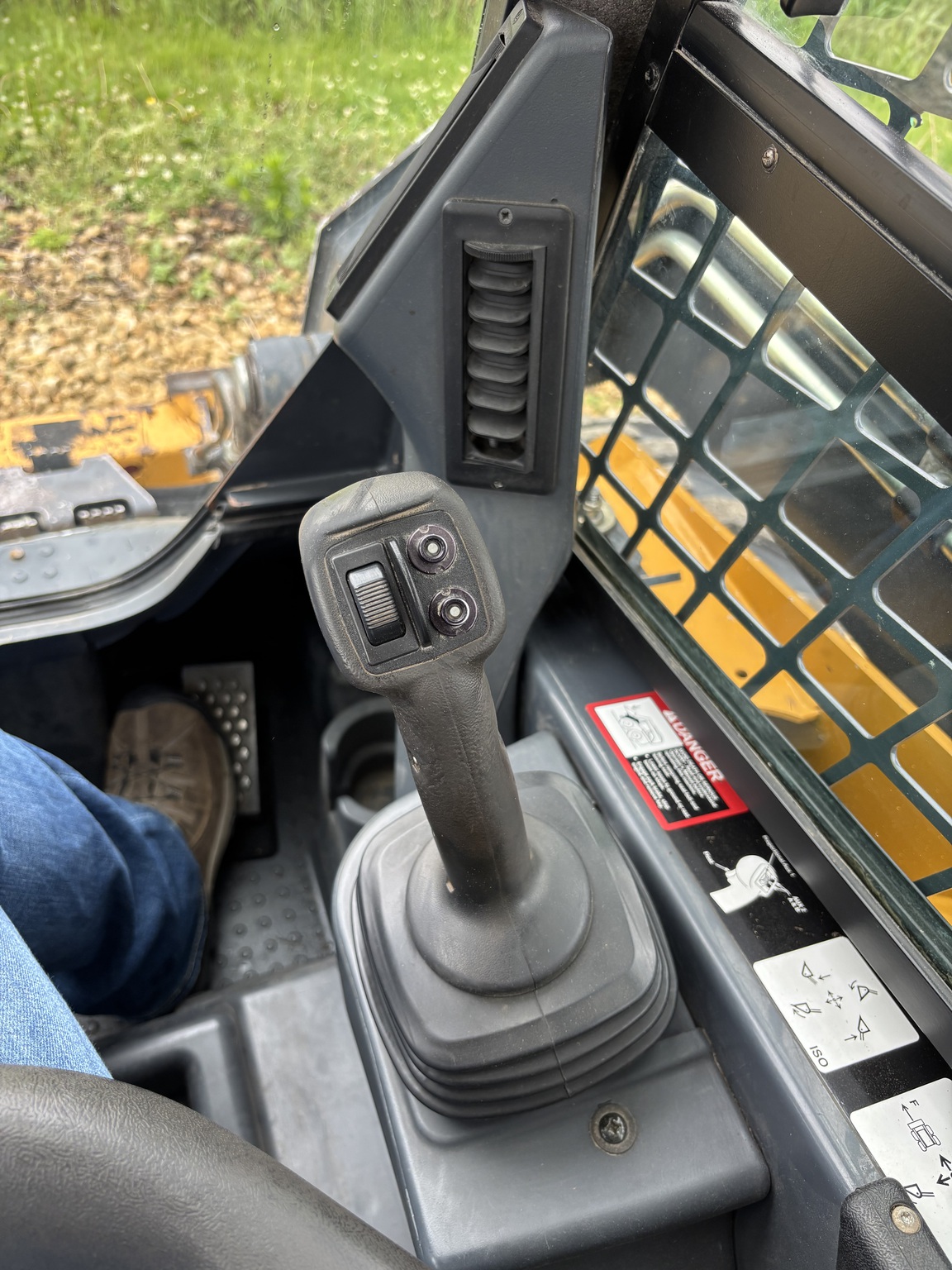 2012 John Deere 326D Image 9