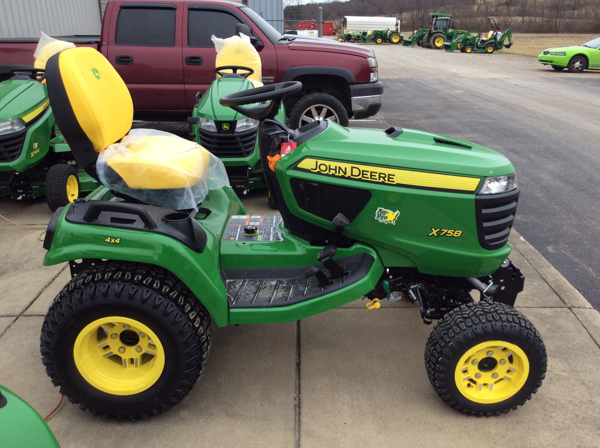 2025 John Deere X758 Image 5
