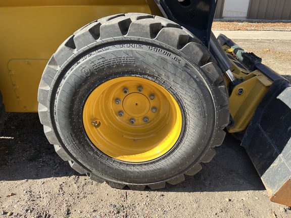 2024 John Deere 332G - Photo12