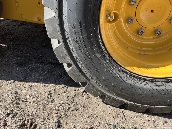 2024 John Deere 332G - Photo13