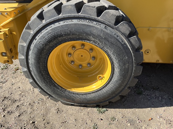 2024 John Deere 332G - Photo15