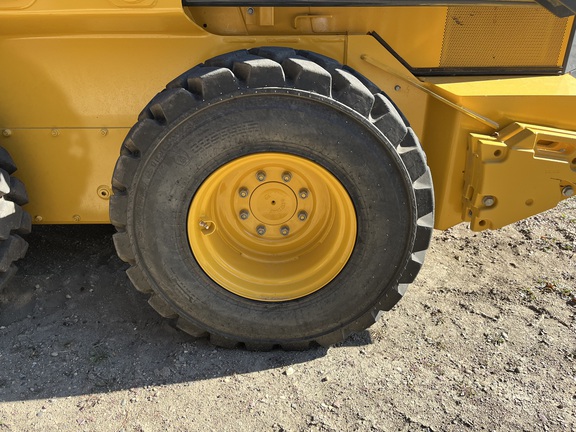 2024 John Deere 332G - Photo18