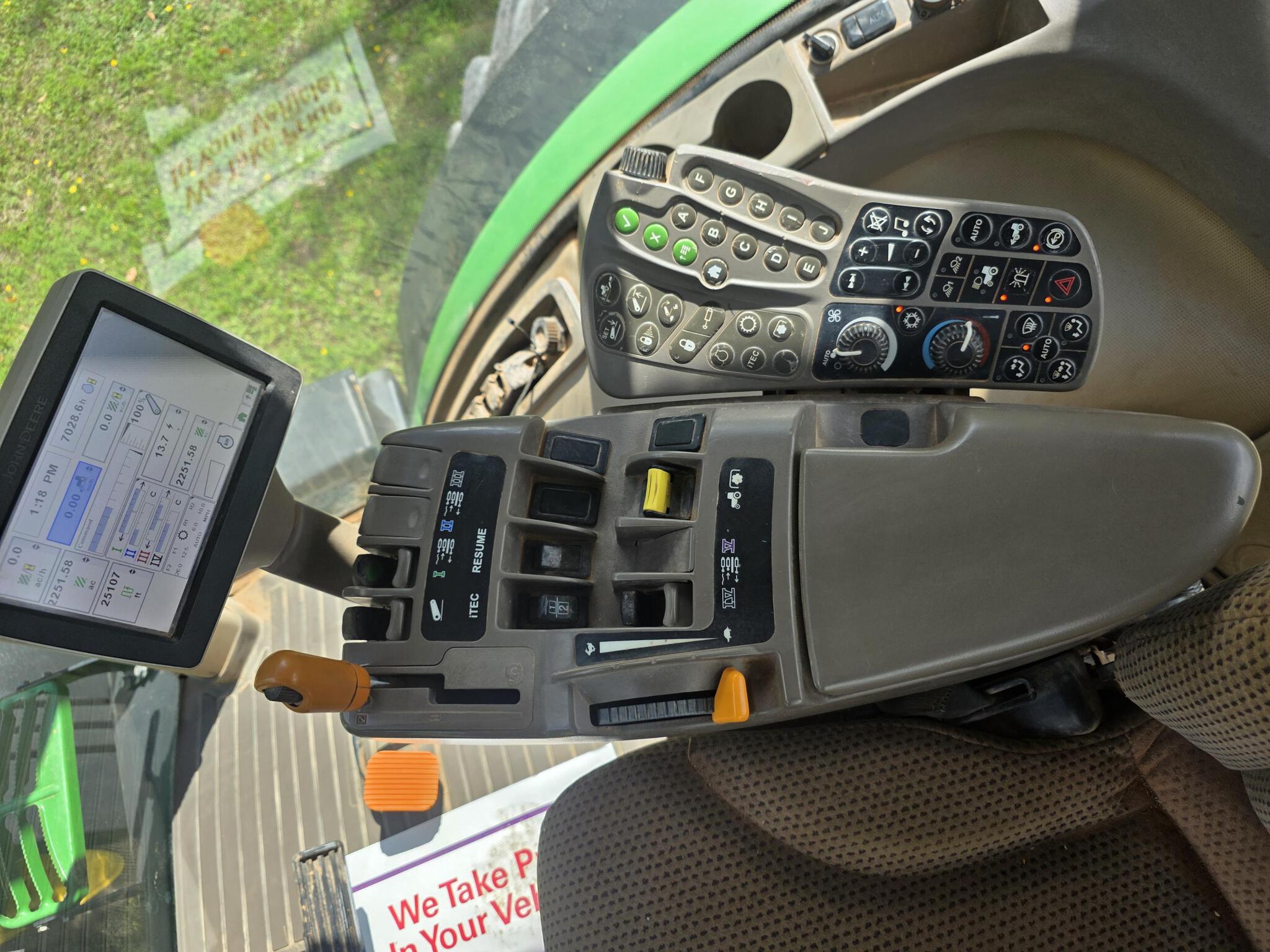 2013 John Deere 7260R Image 8