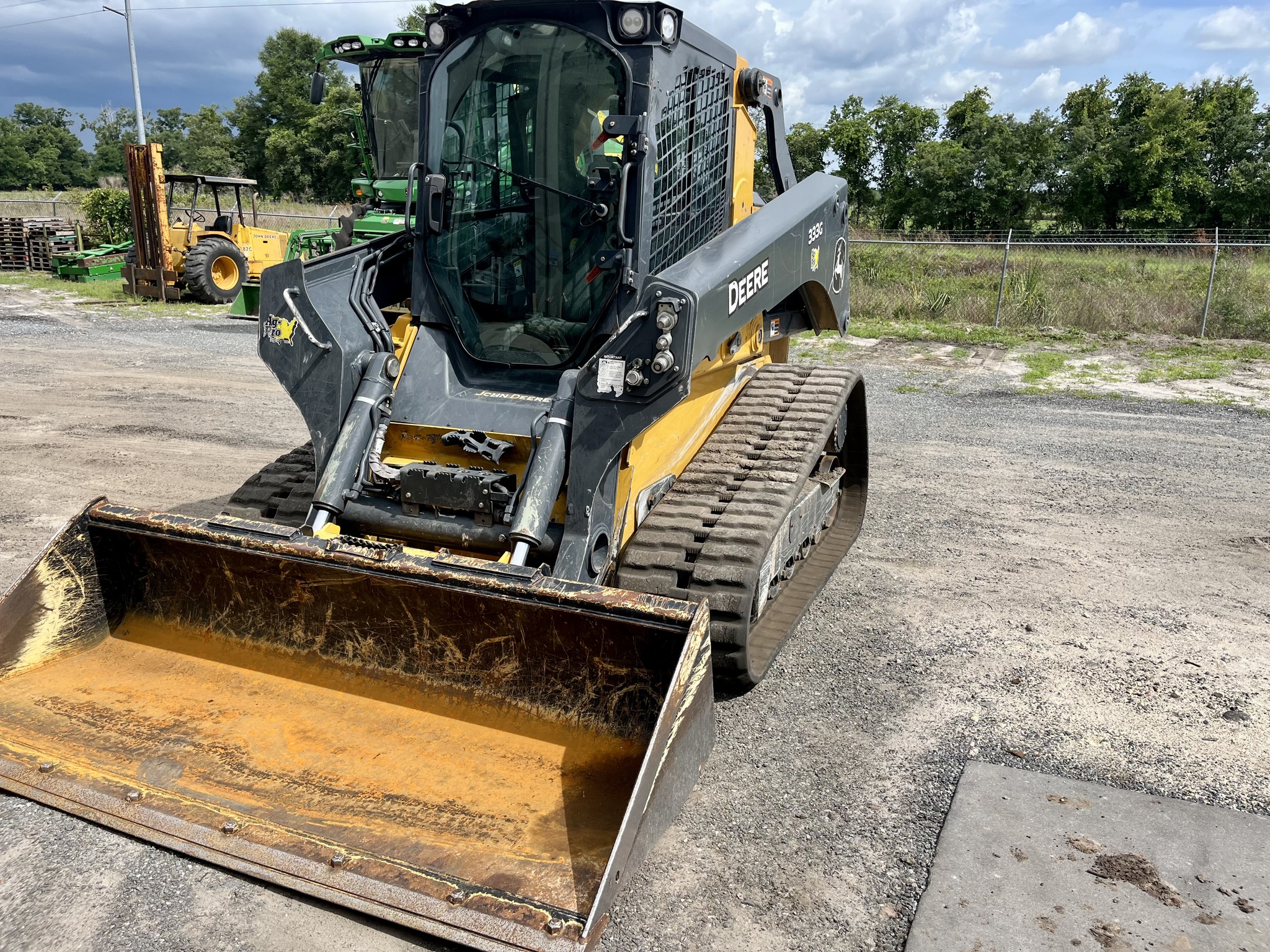 2023 John Deere 333G Image 2