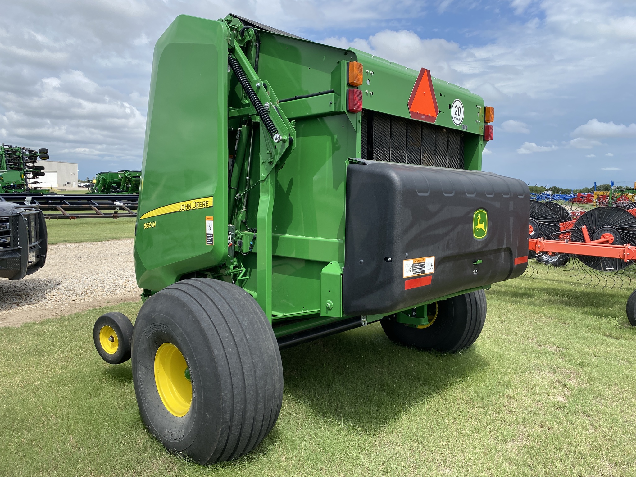 2021 John Deere 560M Image 4
