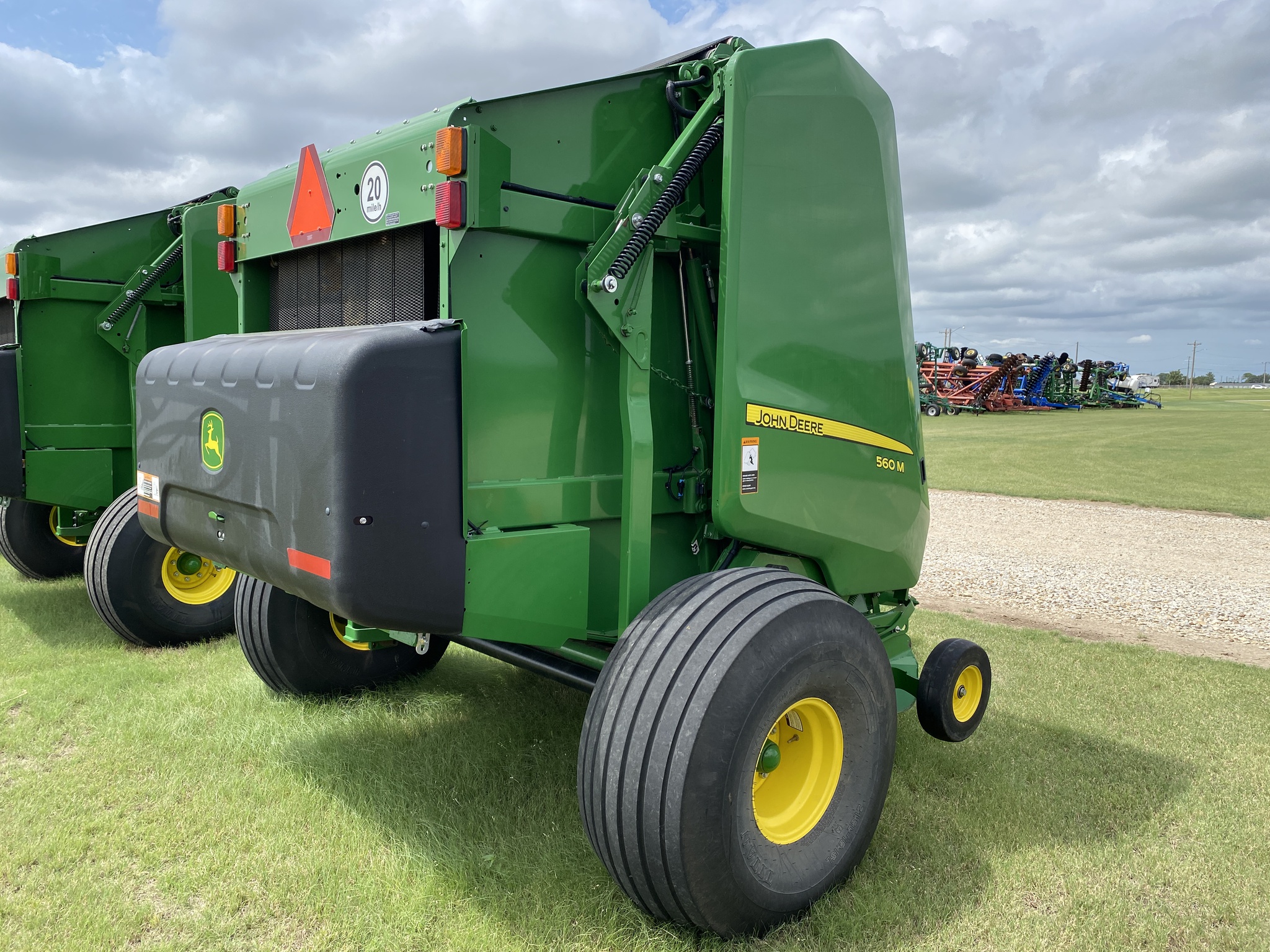 2021 John Deere 560M Image 5