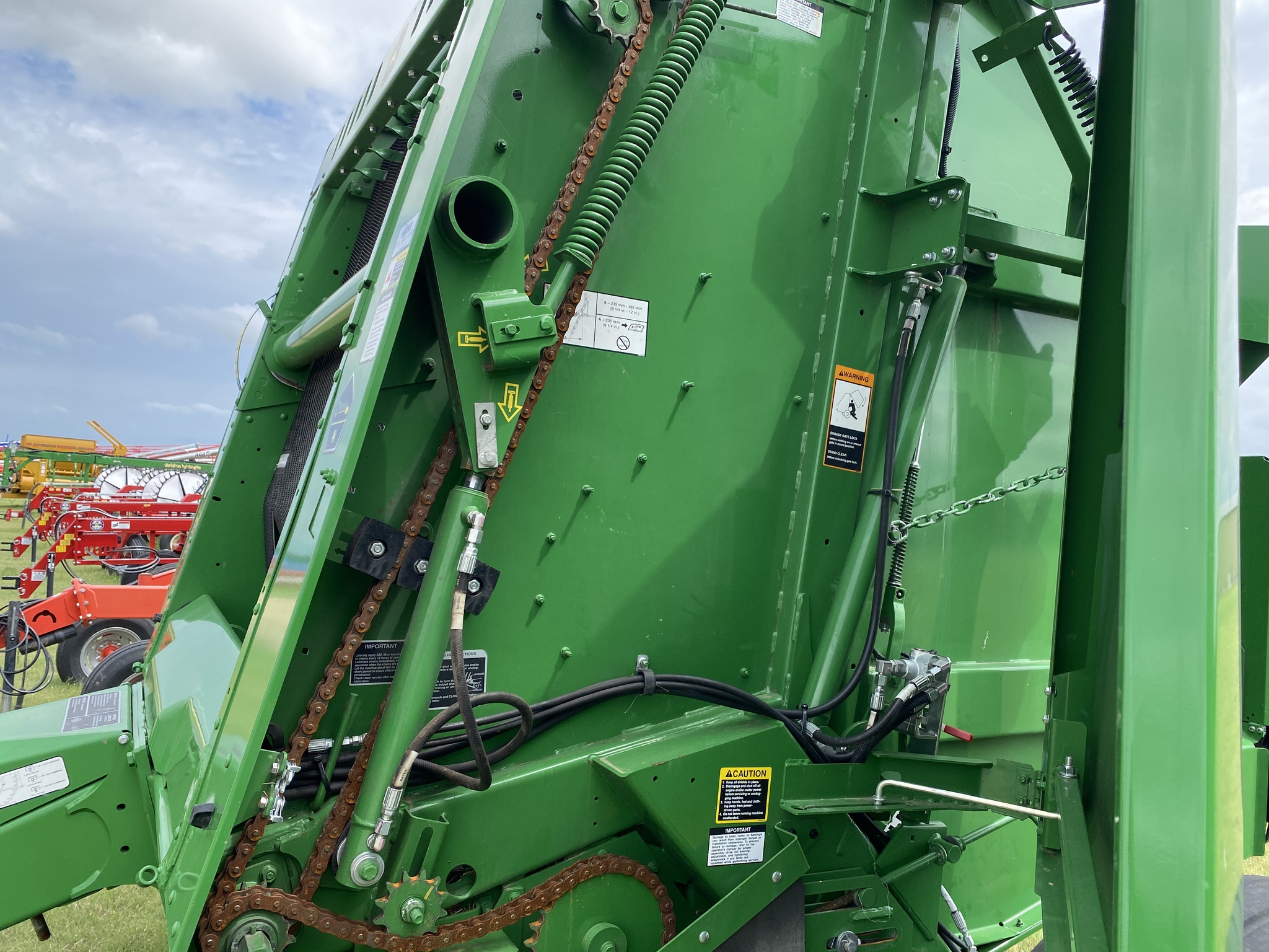 2021 John Deere 560M Image 7