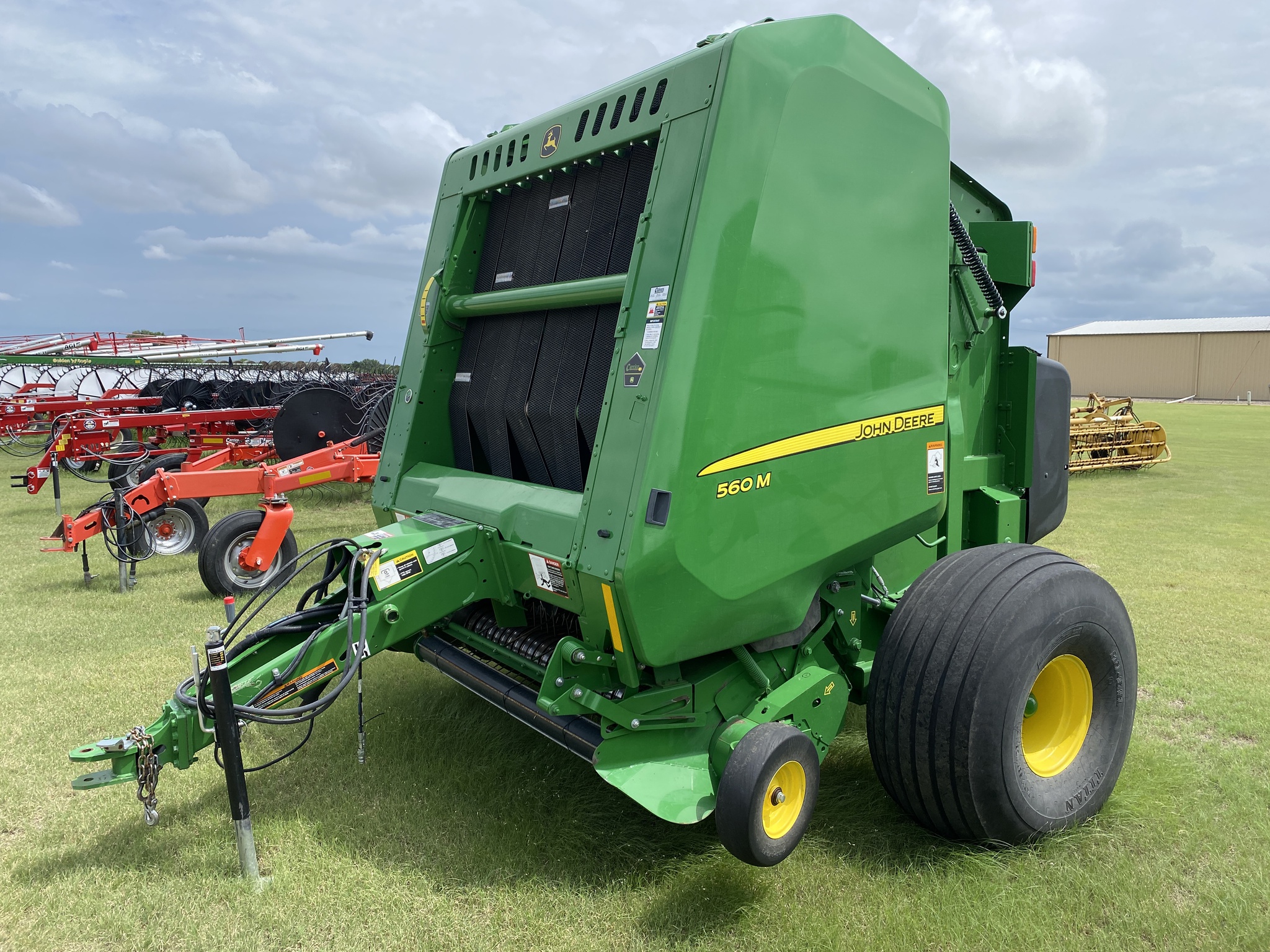 2021 John Deere 560M Image 3