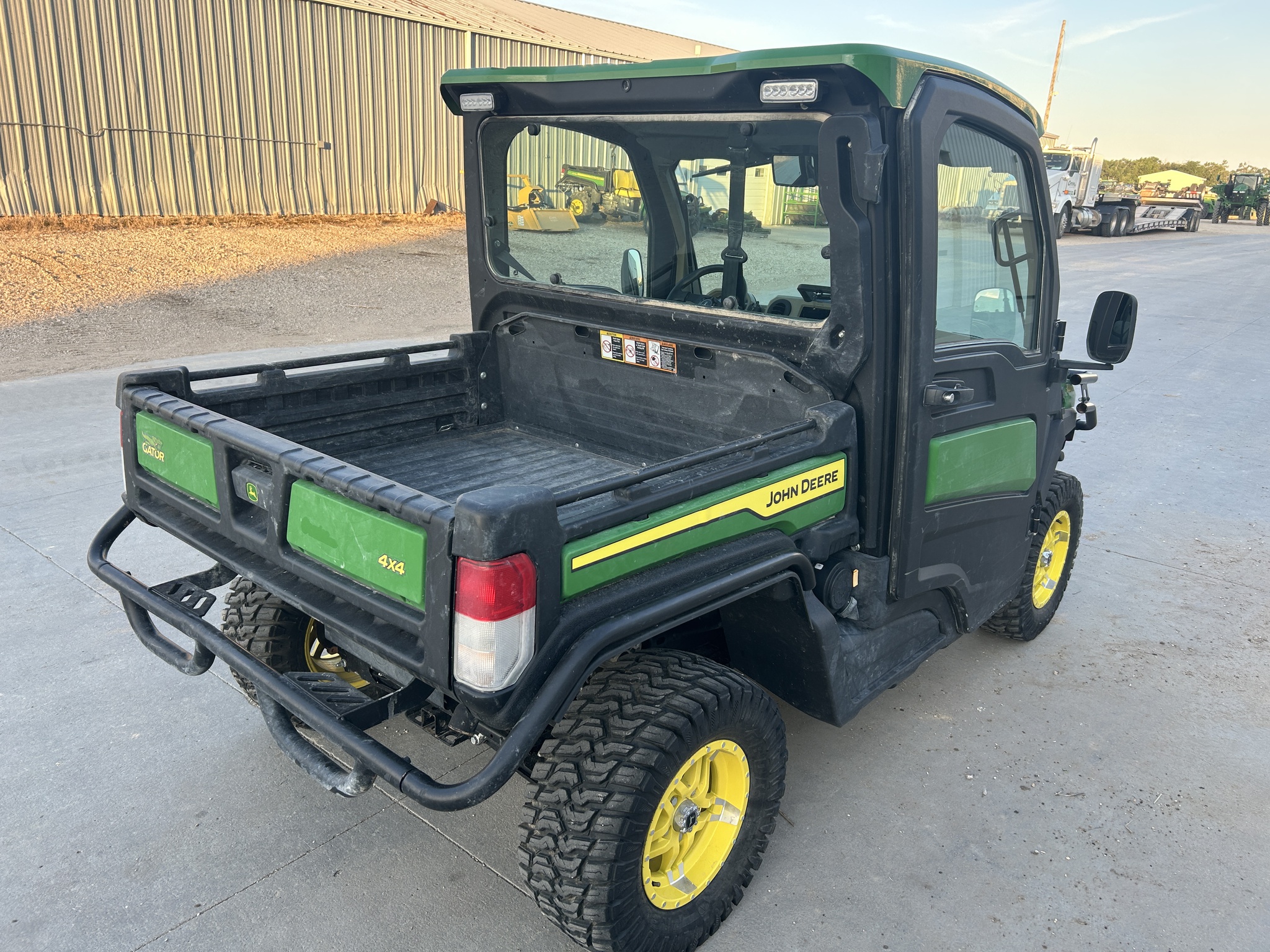 2024 John Deere XUV 835R Image 4