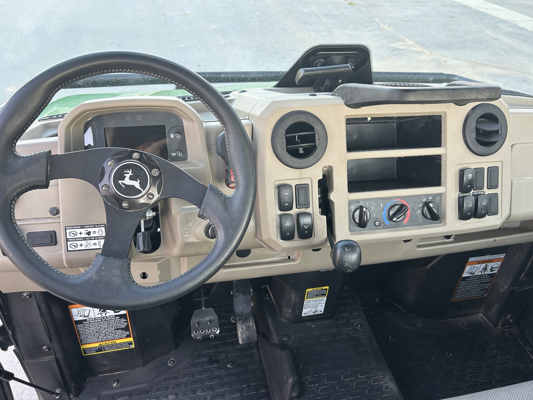 2024 John Deere XUV 835R Image 9