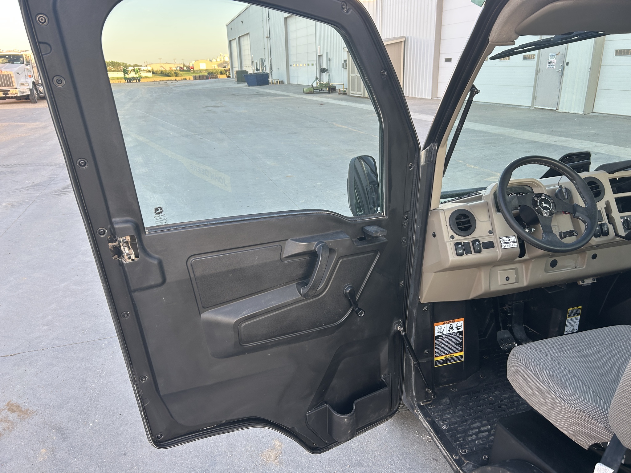 2024 John Deere XUV 835R Image 11