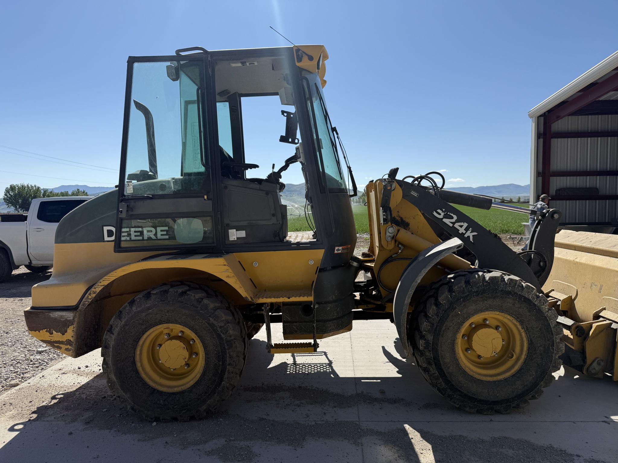 2017 John Deere 324K Image 6
