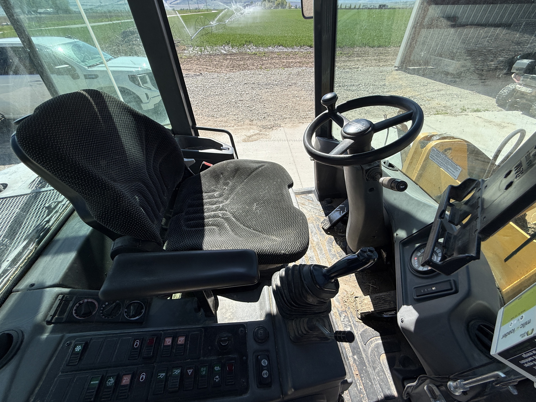 2017 John Deere 324K Image 8