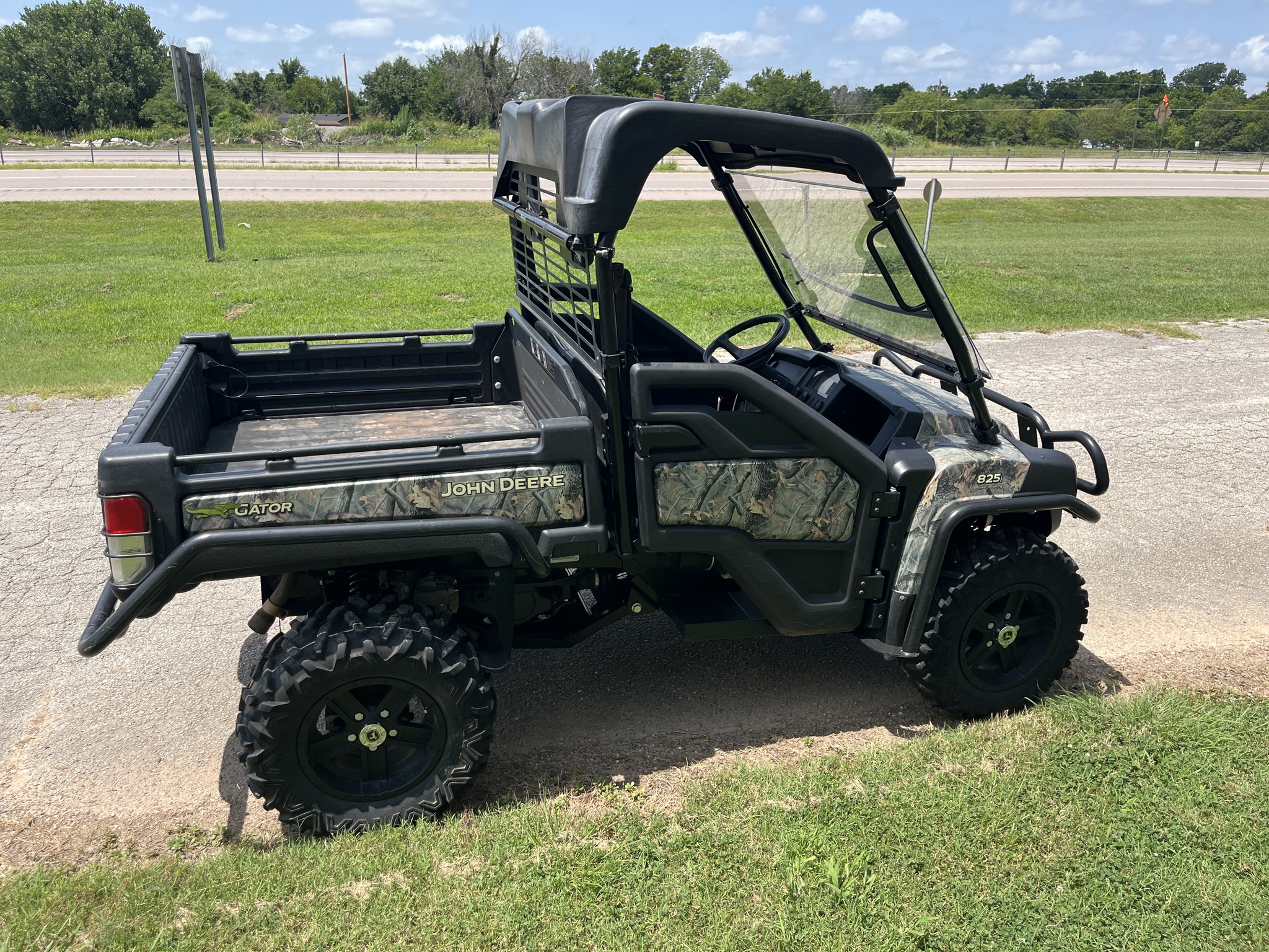 2015 John Deere XUV 825i Power Steering Image 7