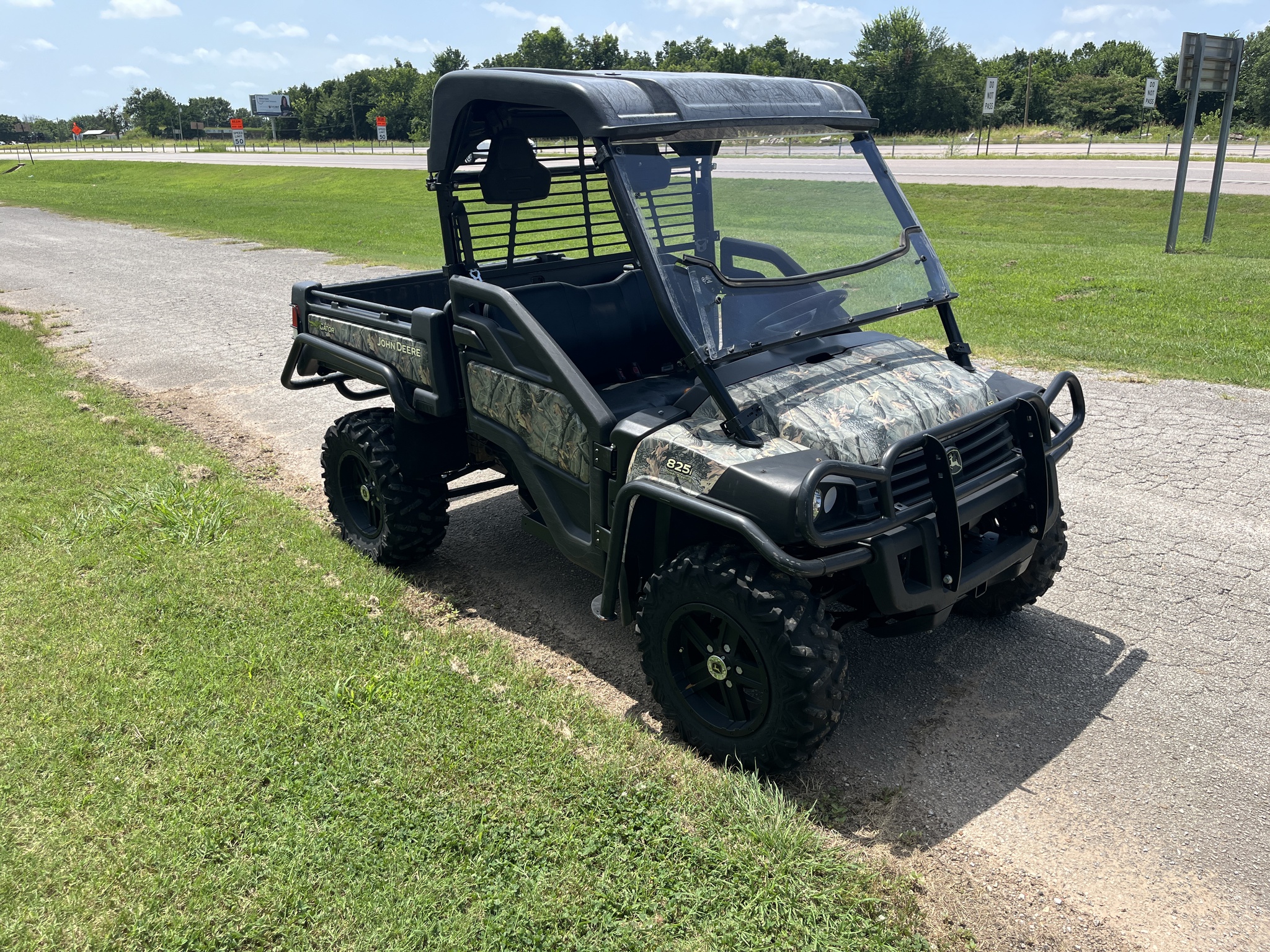 2015 John Deere XUV 825i Power Steering Image 8