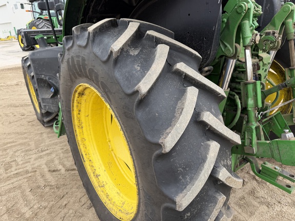 2025 John Deere 6R 140 - Photo16