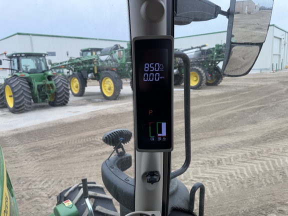 2025 John Deere 6R 140 - Photo29