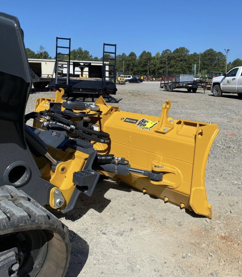 2025 John Deere 335 P Image 4
