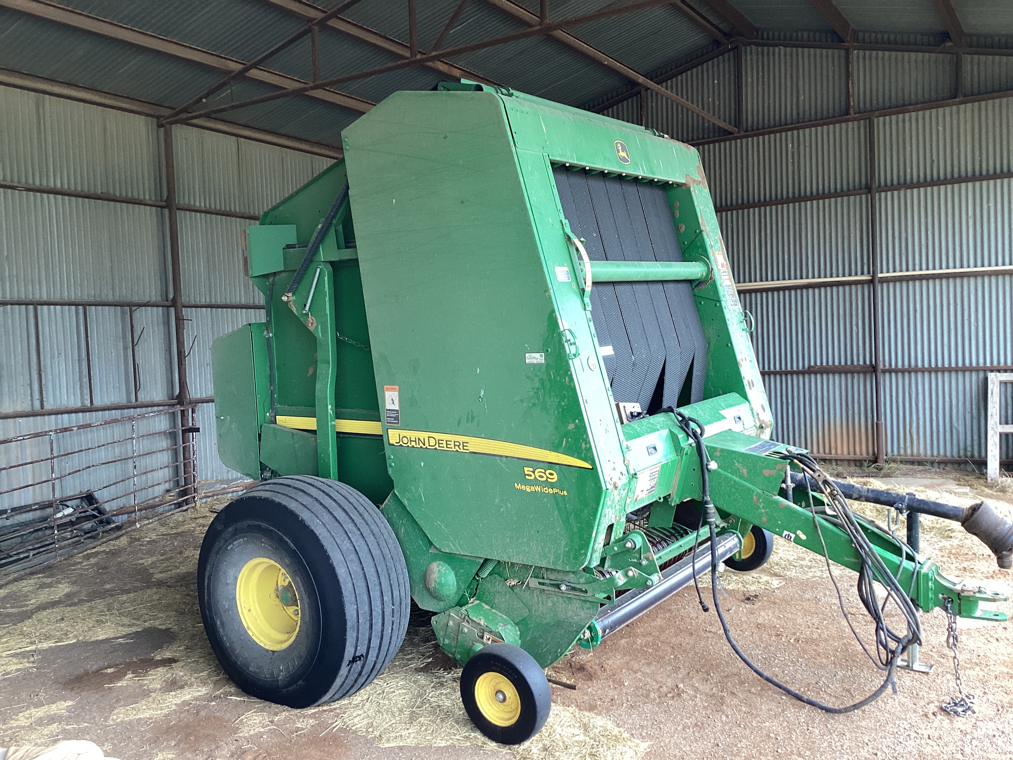 2015 John Deere 569 Image 5