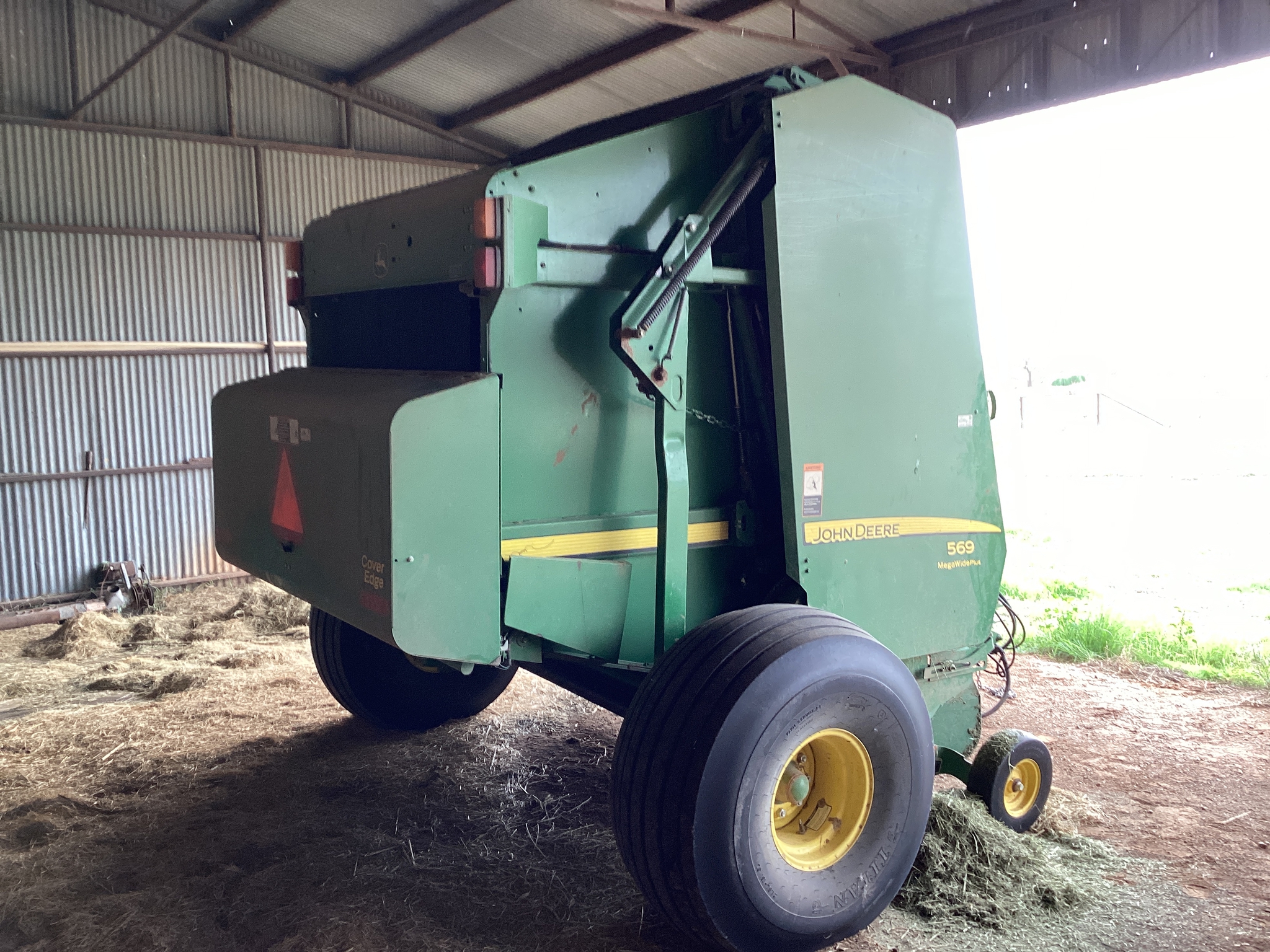 2015 John Deere 569 Image 8