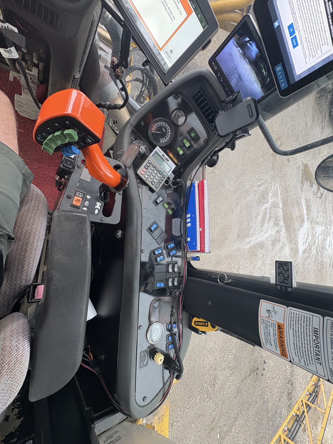 2005 Agco 1274C Image 15
