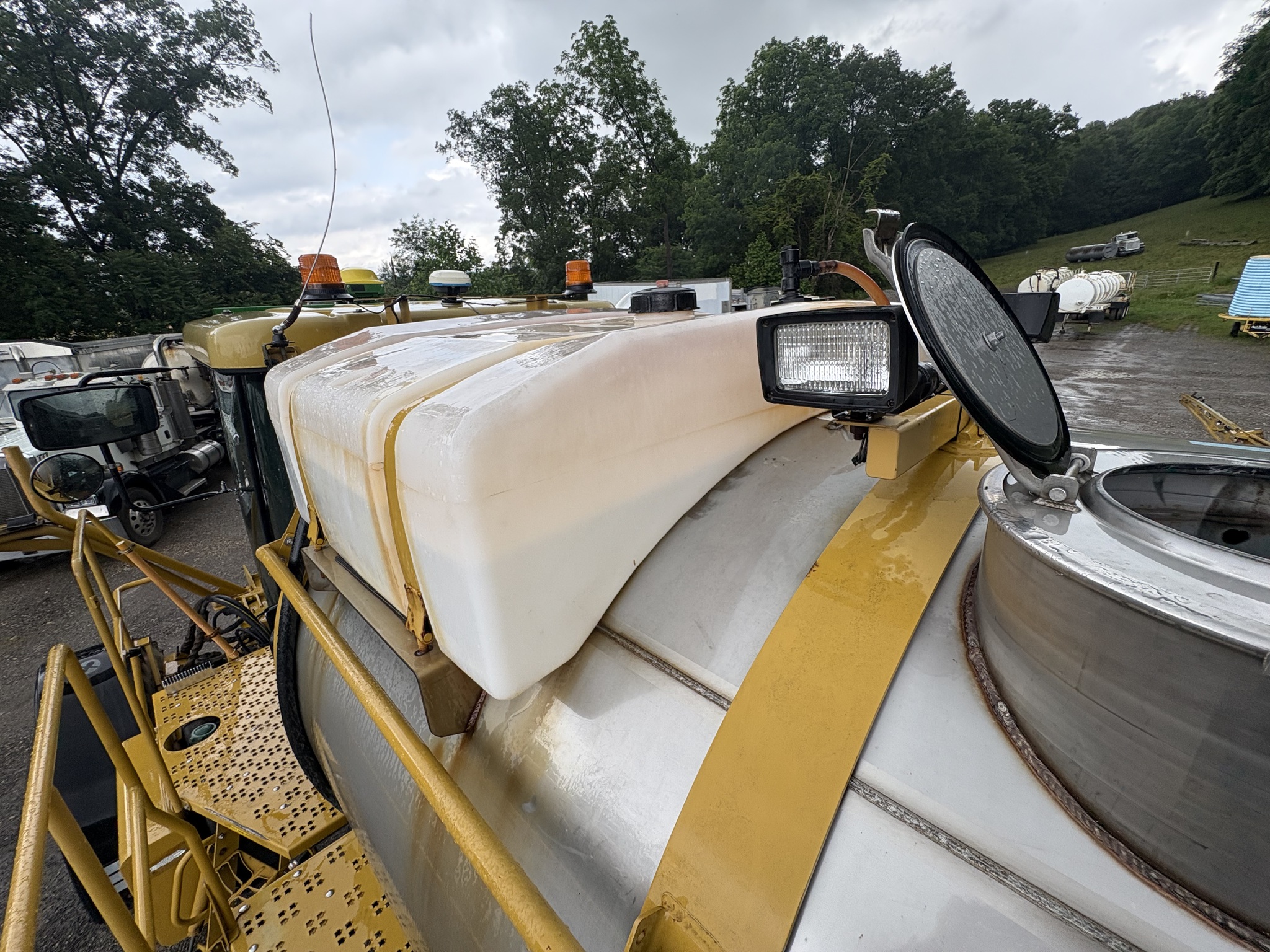 2005 Agco 1274C Image 30
