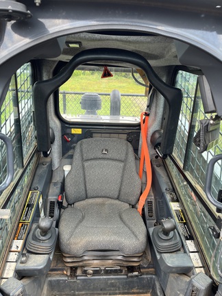 2023 John Deere 331G Photo 6