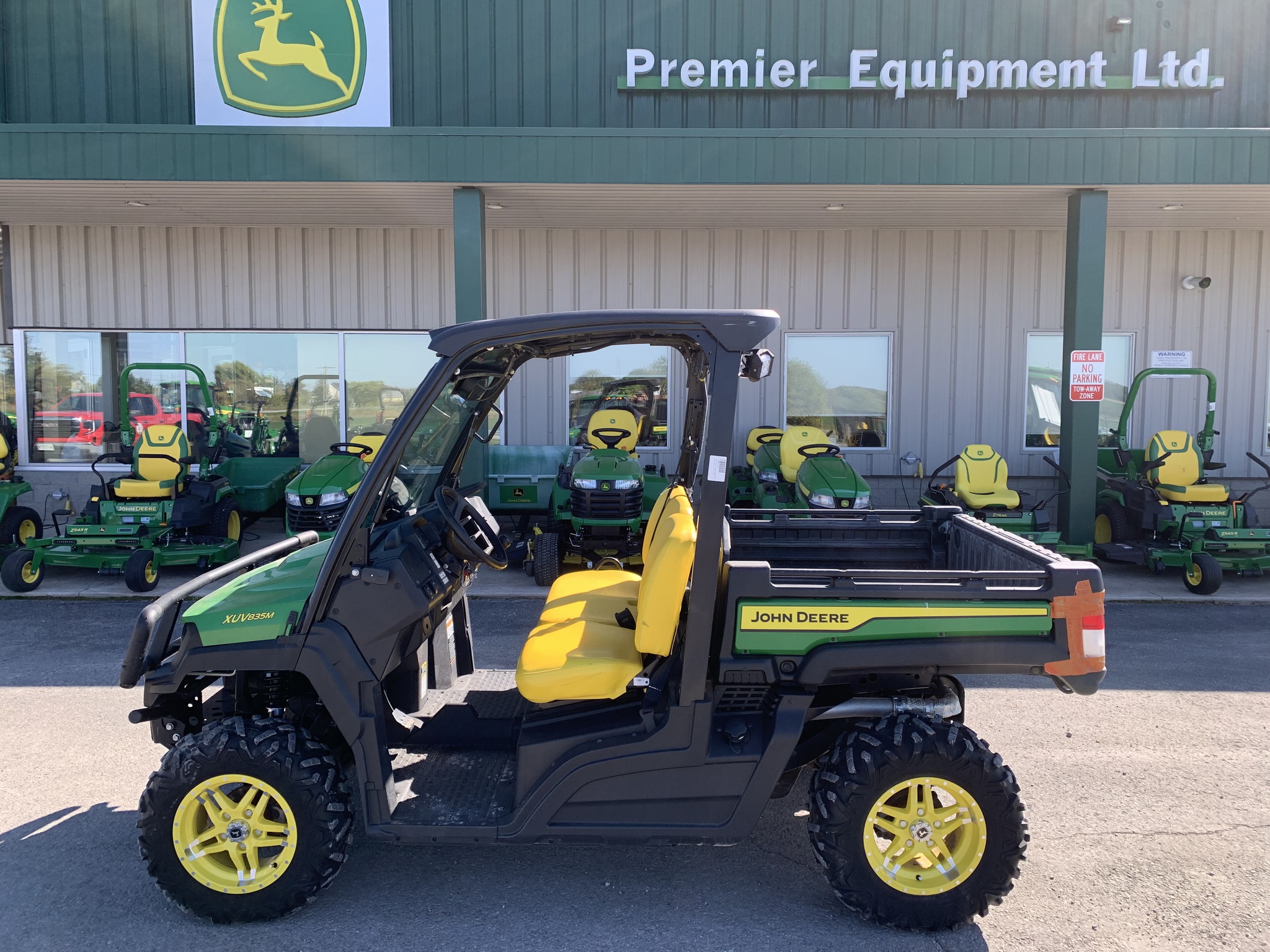 2022 John Deere XUV 835M Image 1