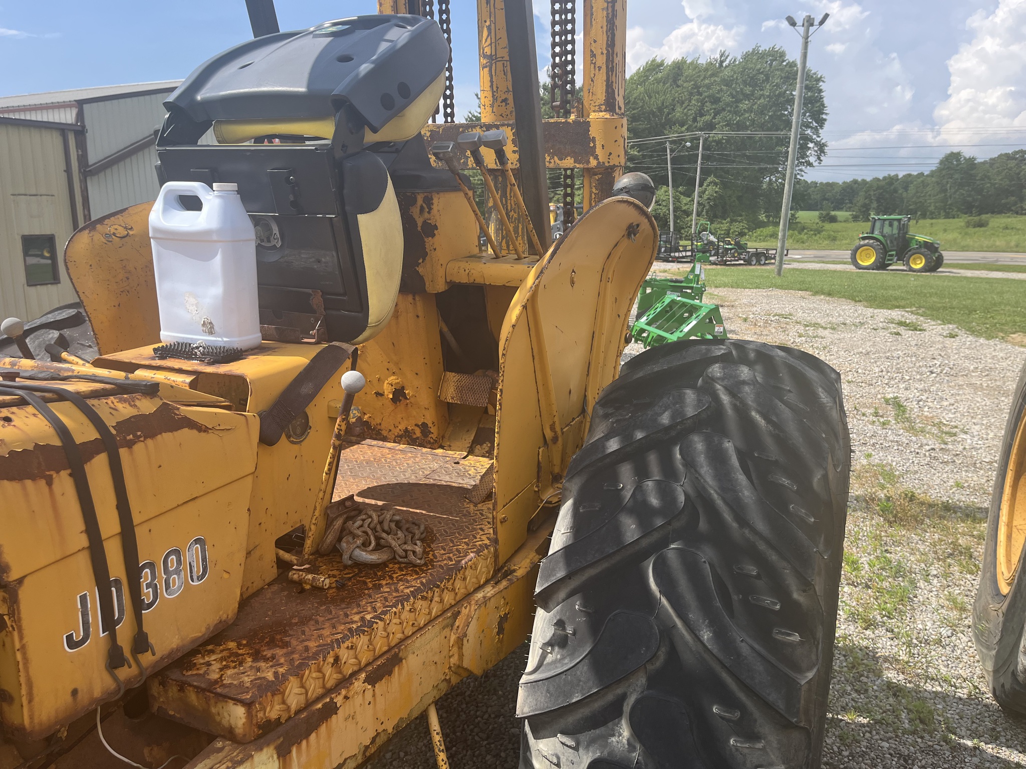 1972 John Deere 390D Image 3