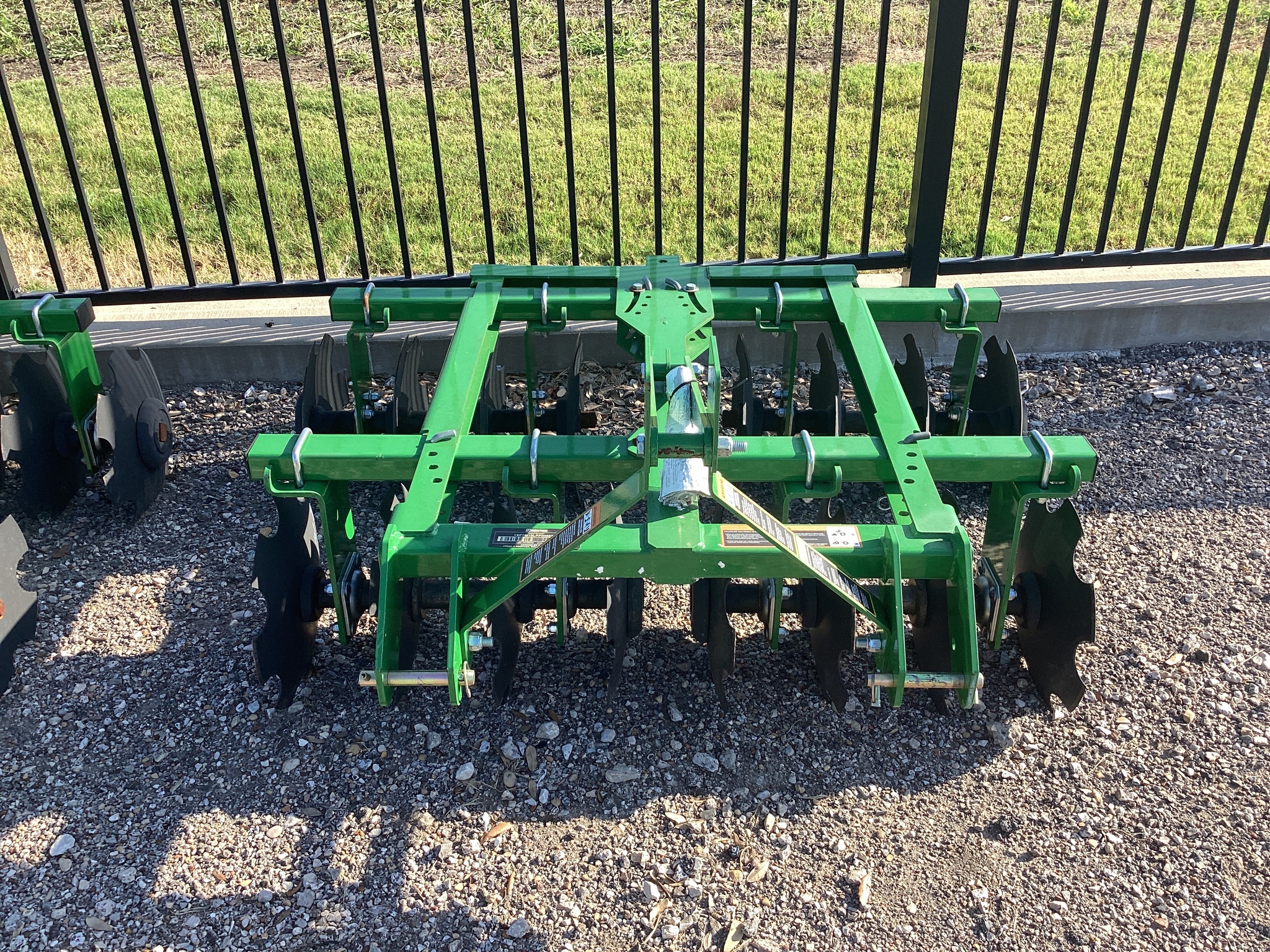 2023 Frontier TM1062L Image 1