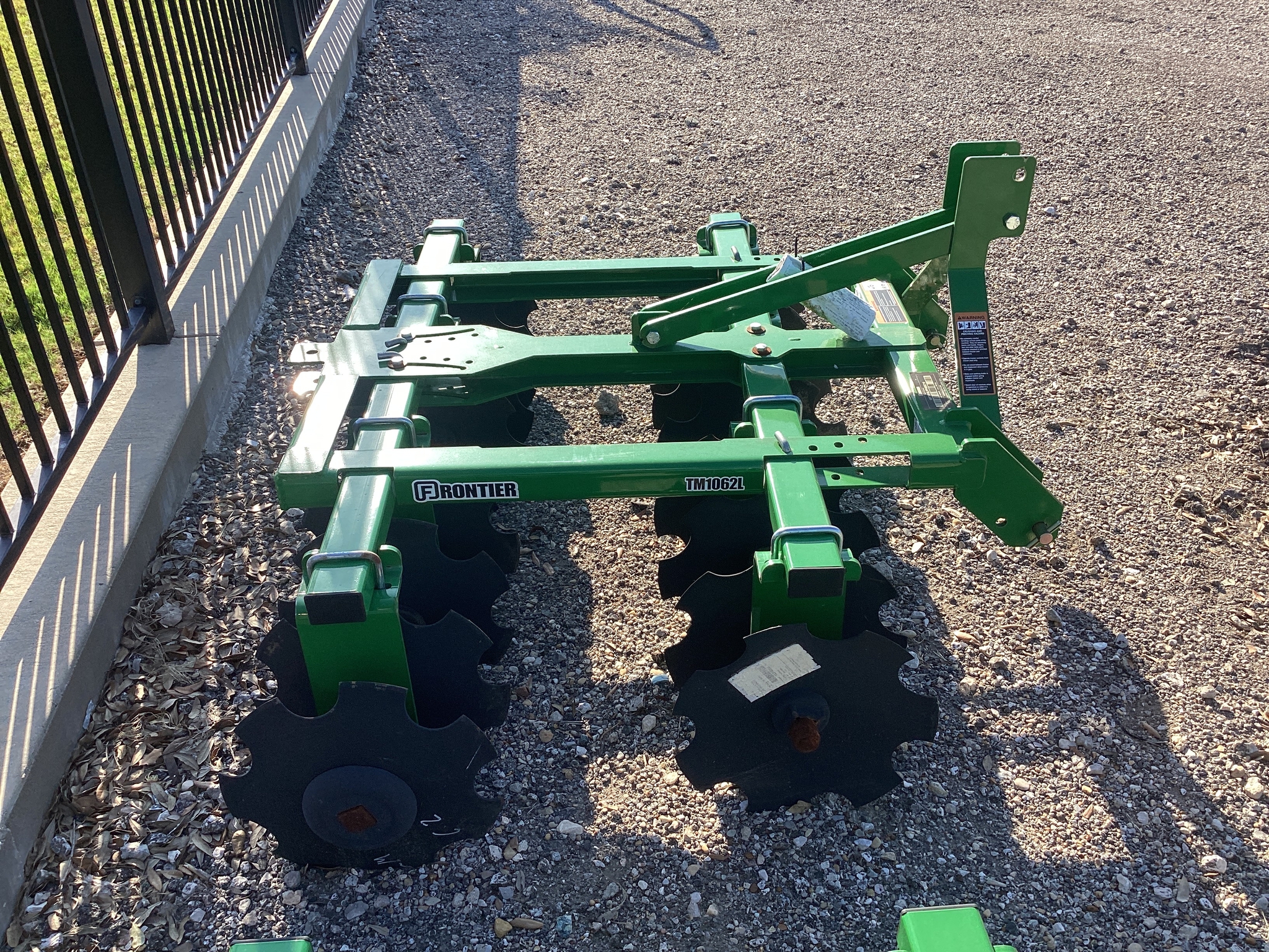 2023 Frontier TM1062L Image 3