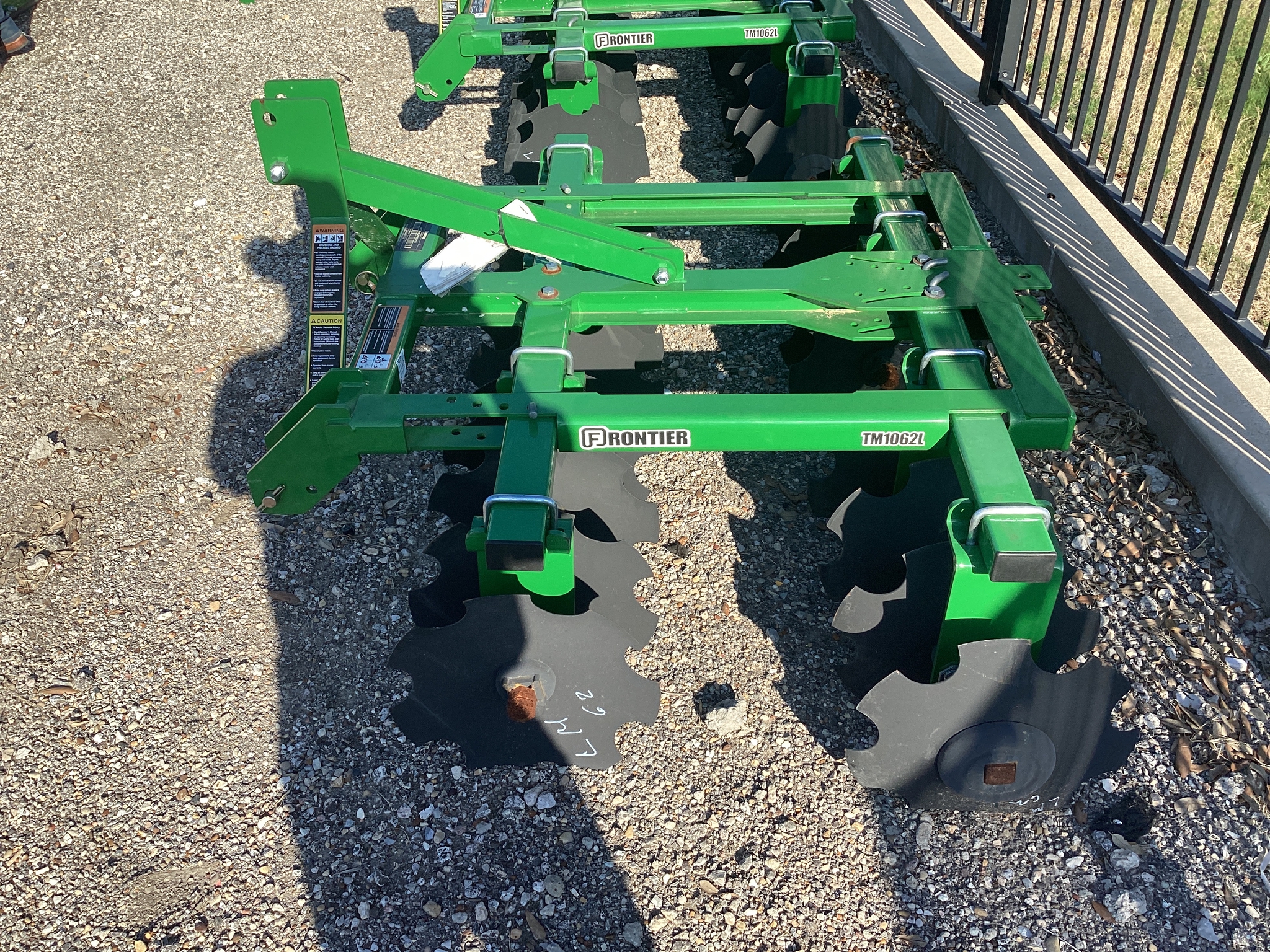 2023 Frontier TM1062L Image 5