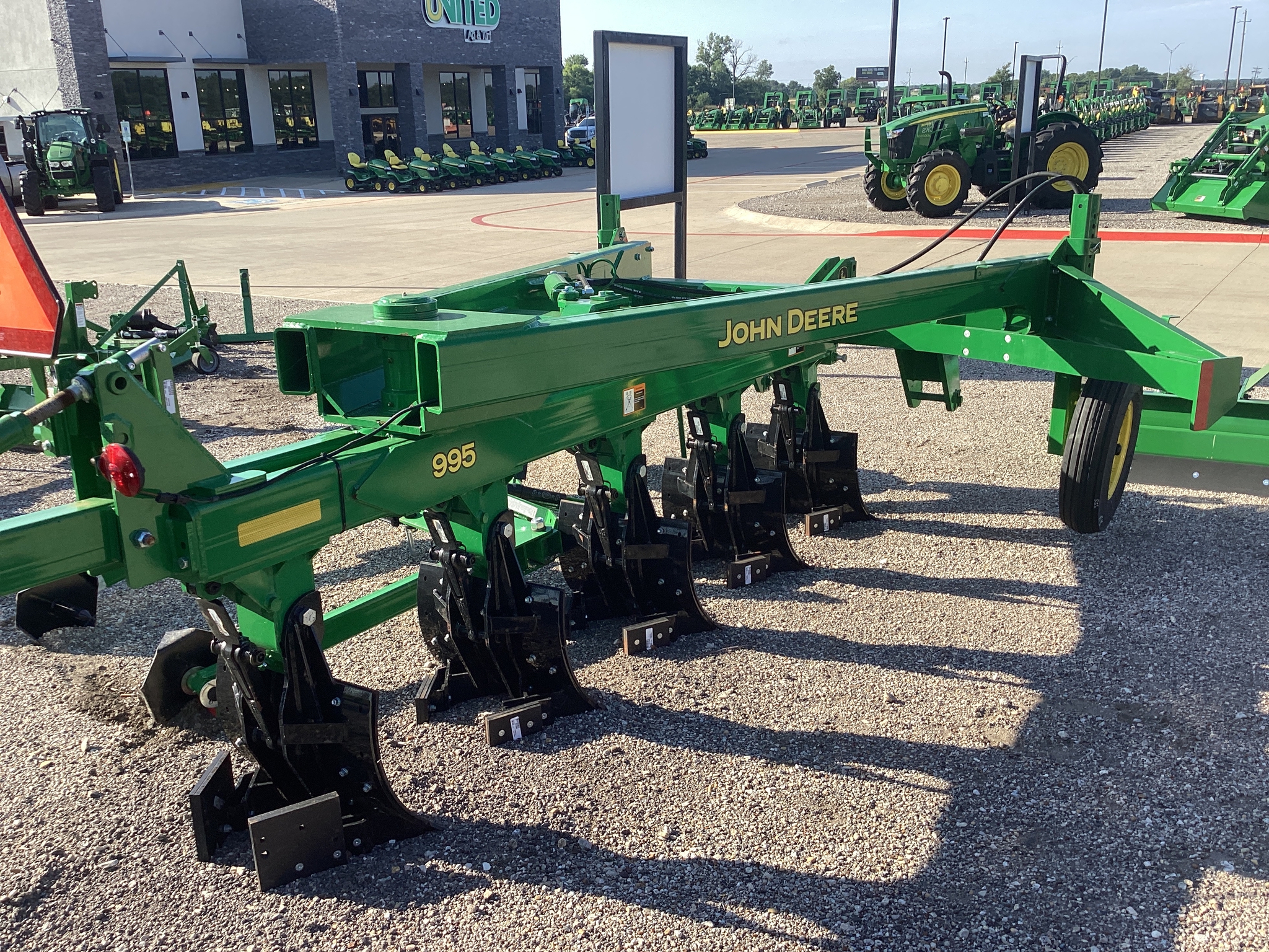 2024 John Deere 995 Image 1