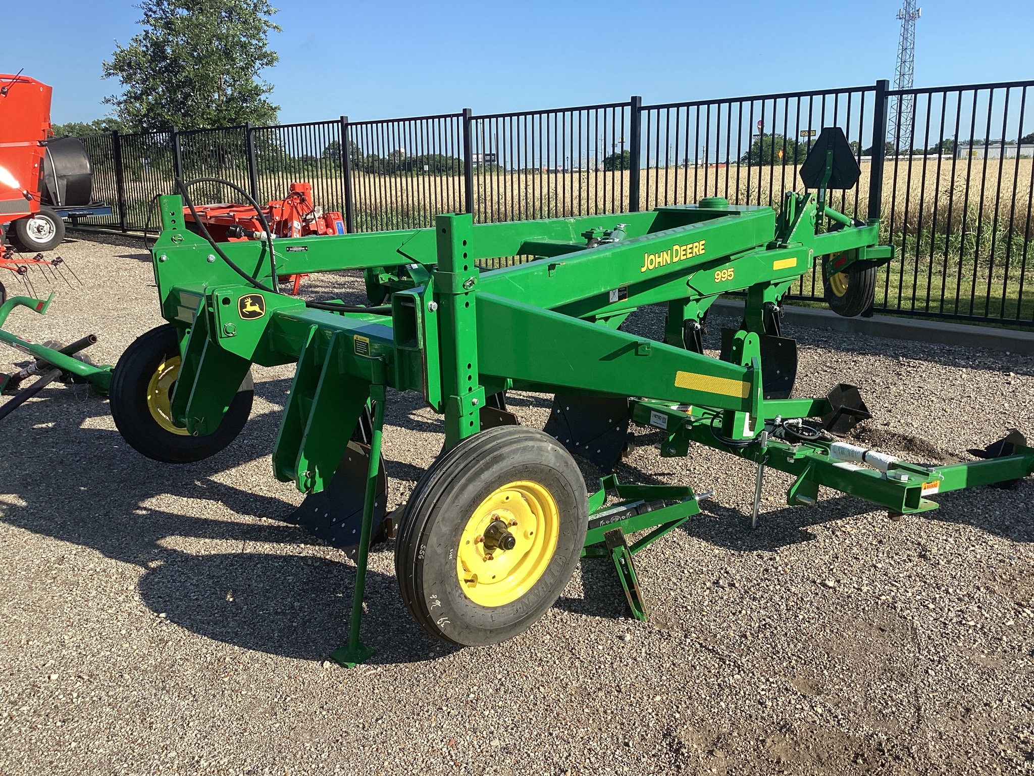 2024 John Deere 995 Image 3