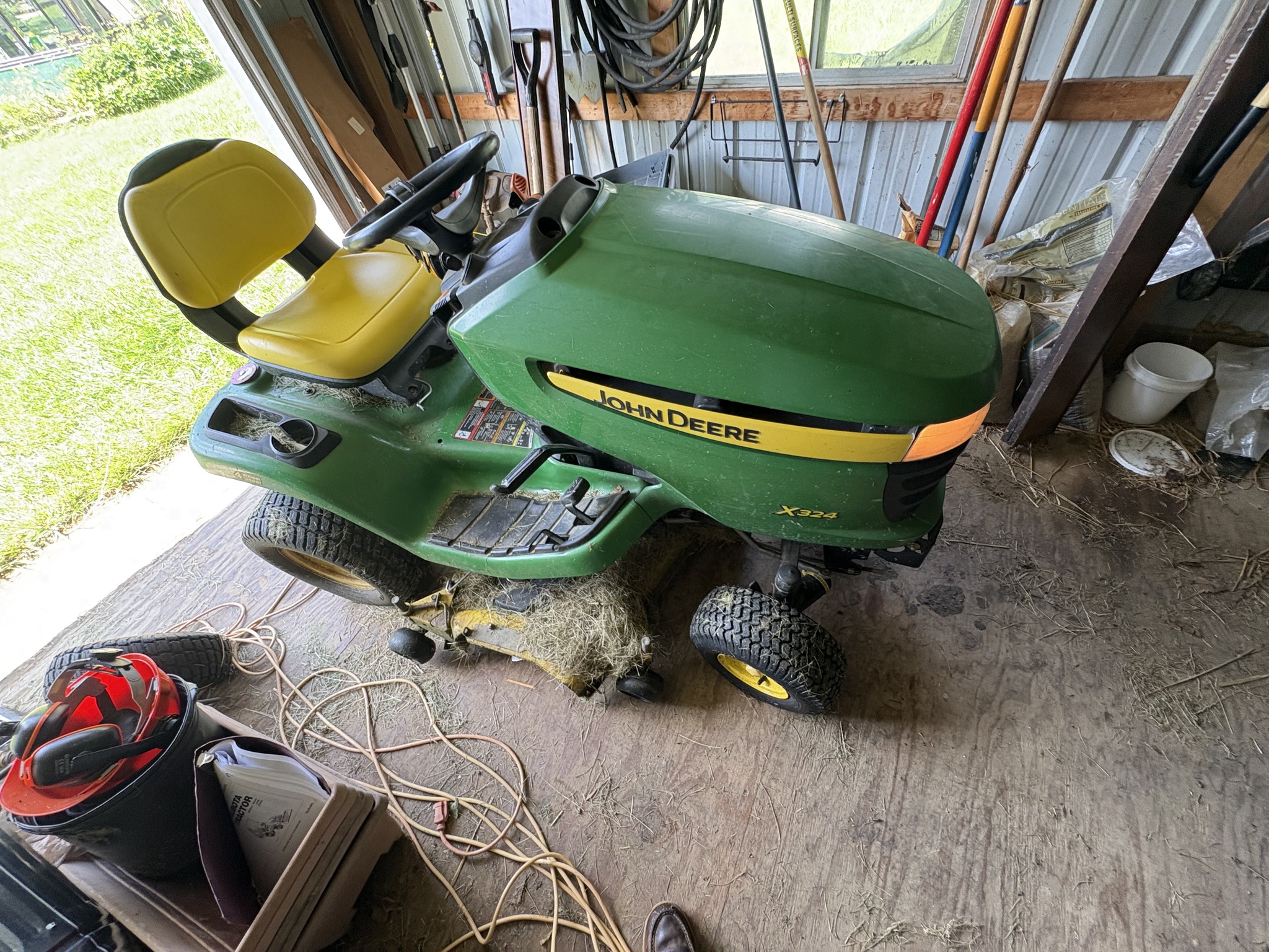 2011 John Deere X324 Image 3