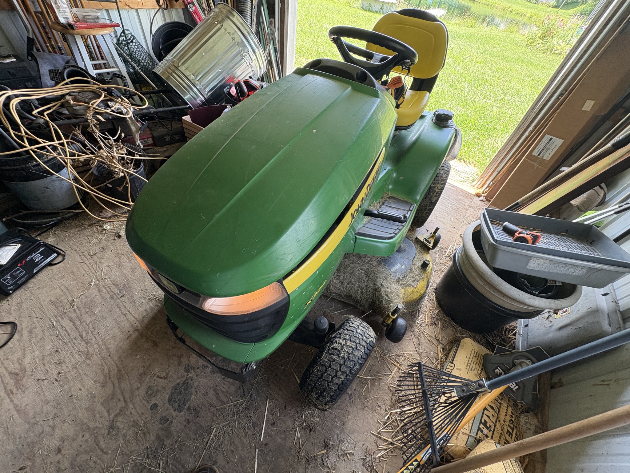 2011 John Deere X324 Image 4