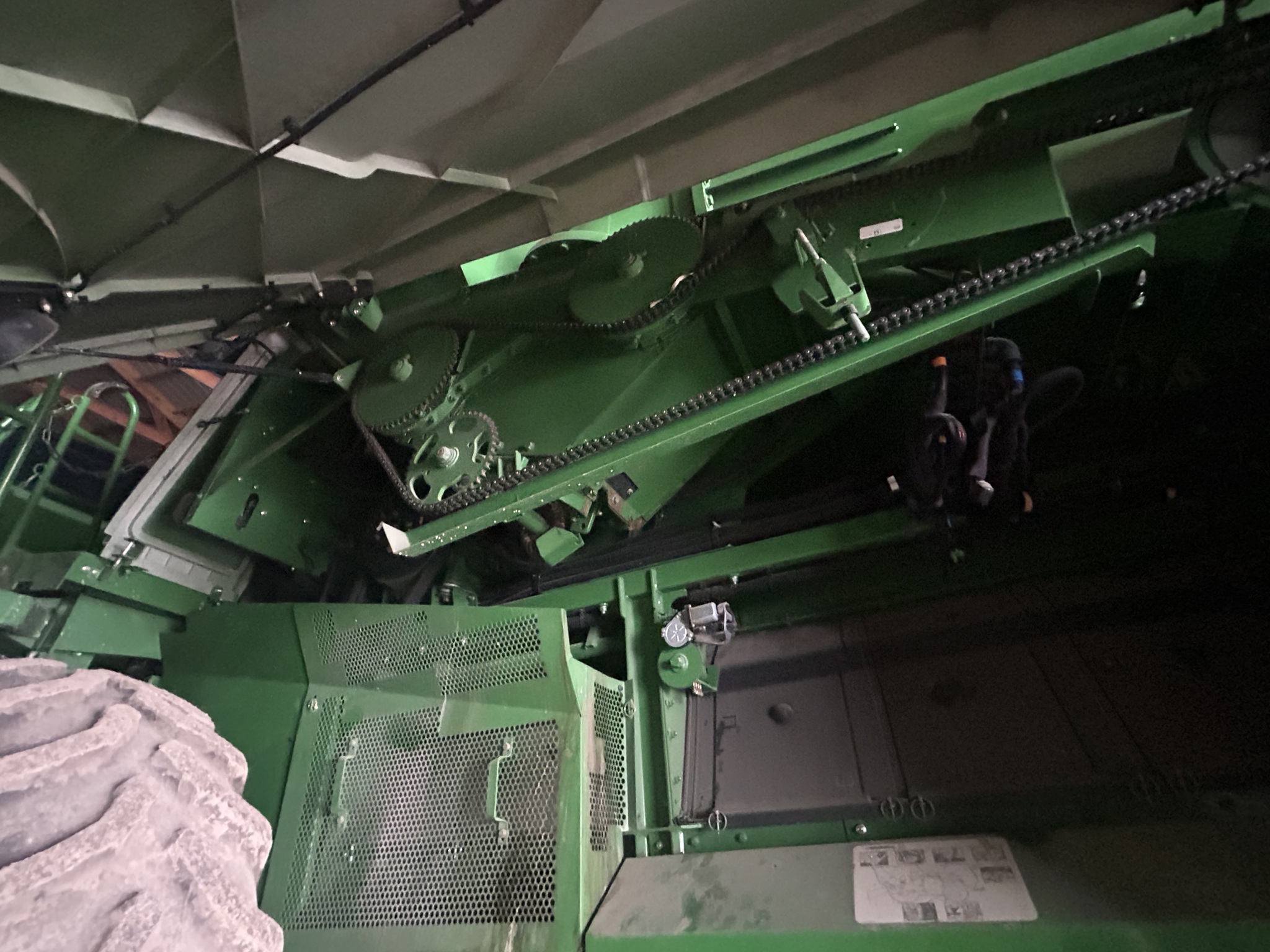 2014 John Deere S670 Image 3